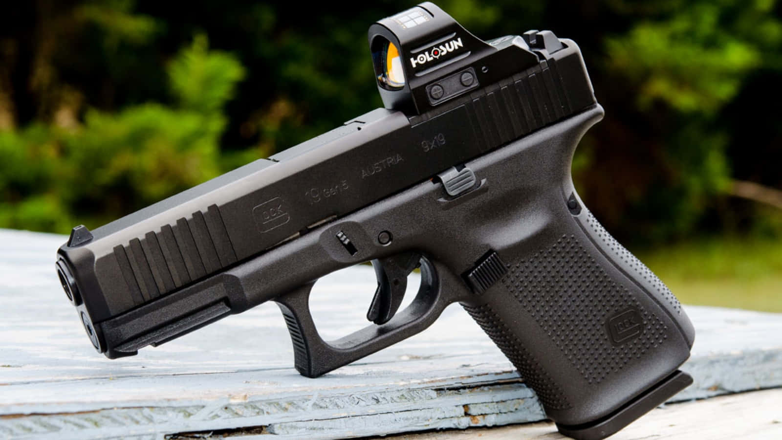 "Glock 19 ready to use and defend"