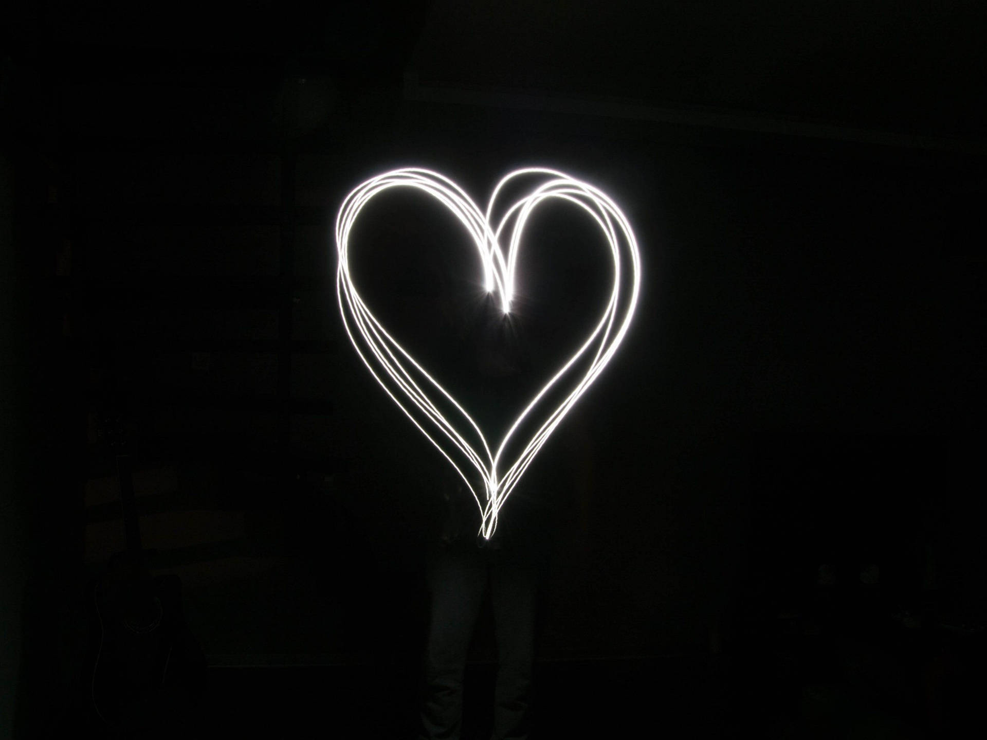 Glowing White Heart Aesthetic Wallpaper
