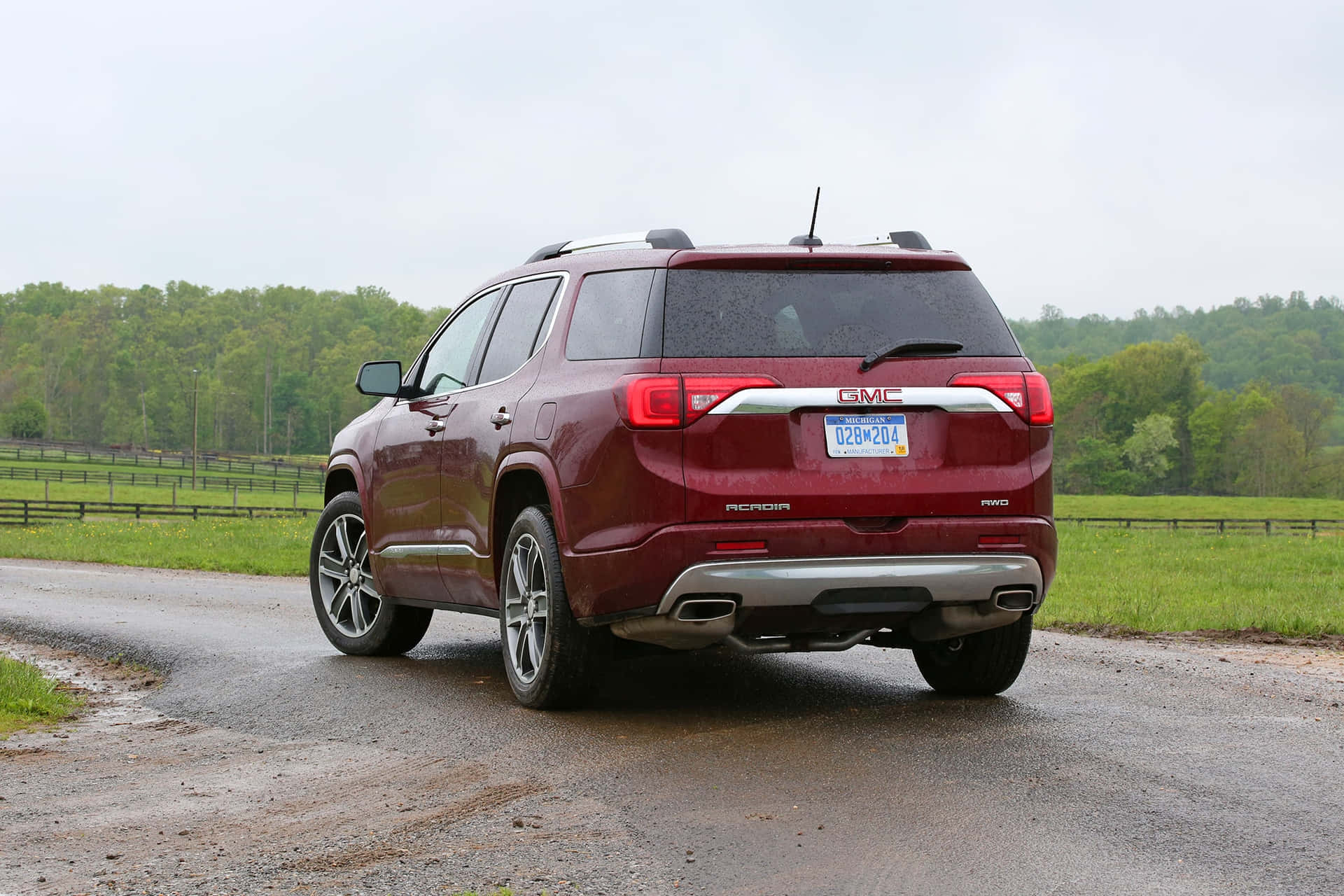 Stunning GMC Acadia in a Picturesque Setting Wallpaper