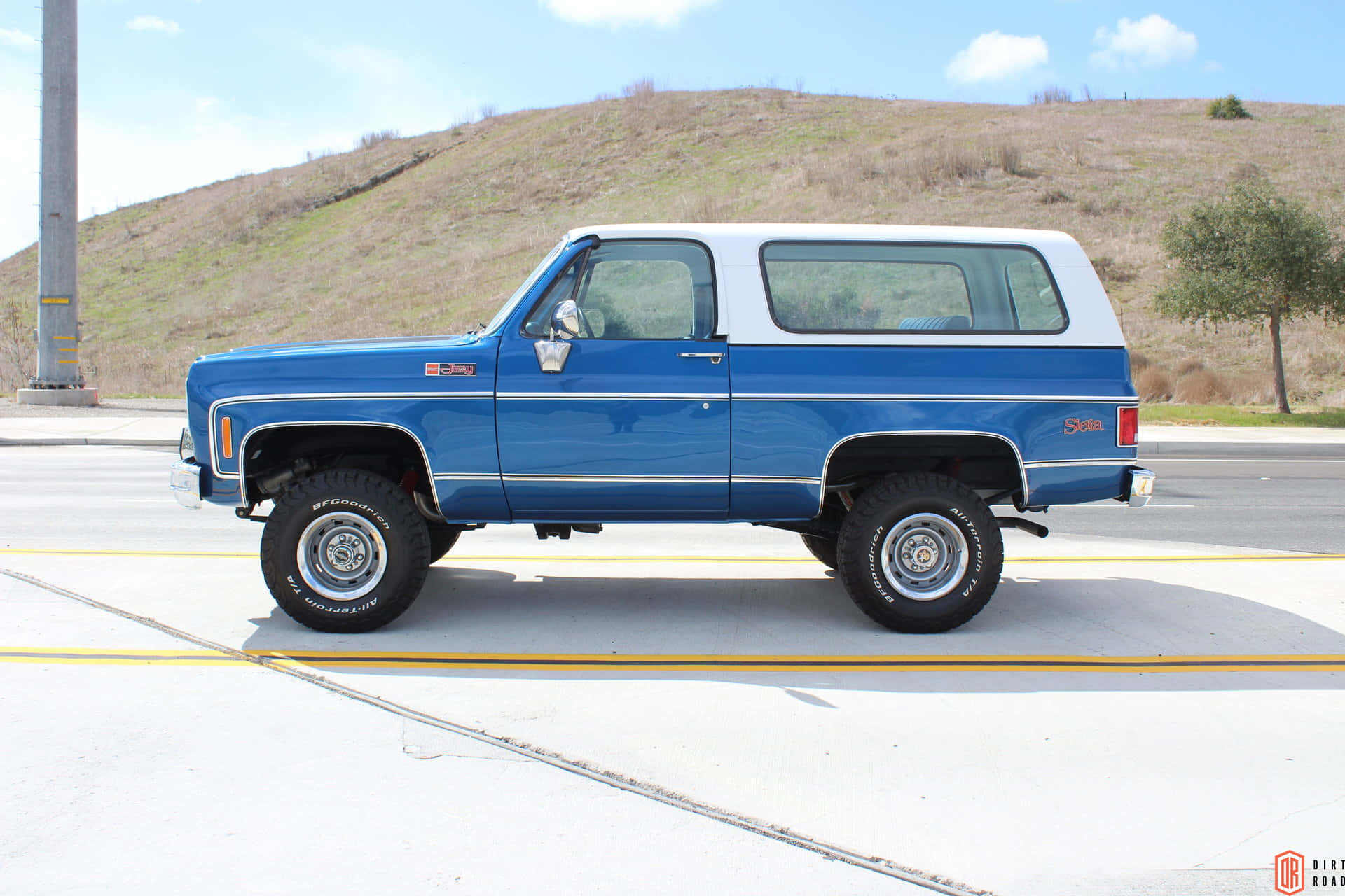 Captivating GMC Jimmy Off-Road Adventure Wallpaper