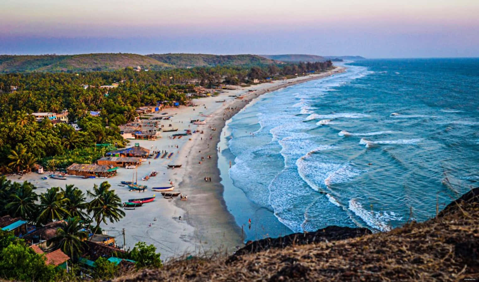 Njuterav Den Fascinerande Solnedgången Vid Den Orörda Stranden I Goa.