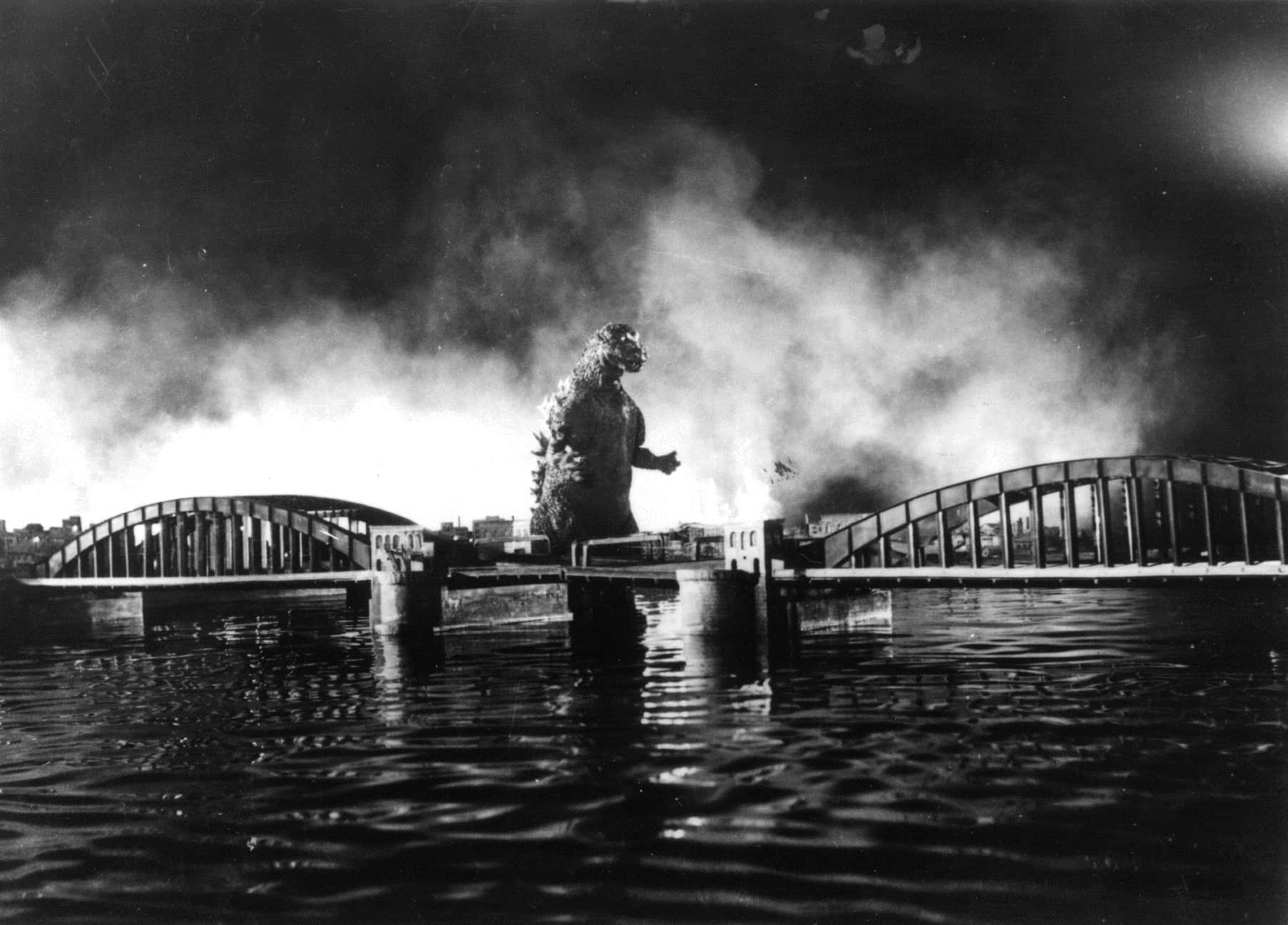Iconic Godzilla 1954 wreaking havoc in Tokyo Wallpaper