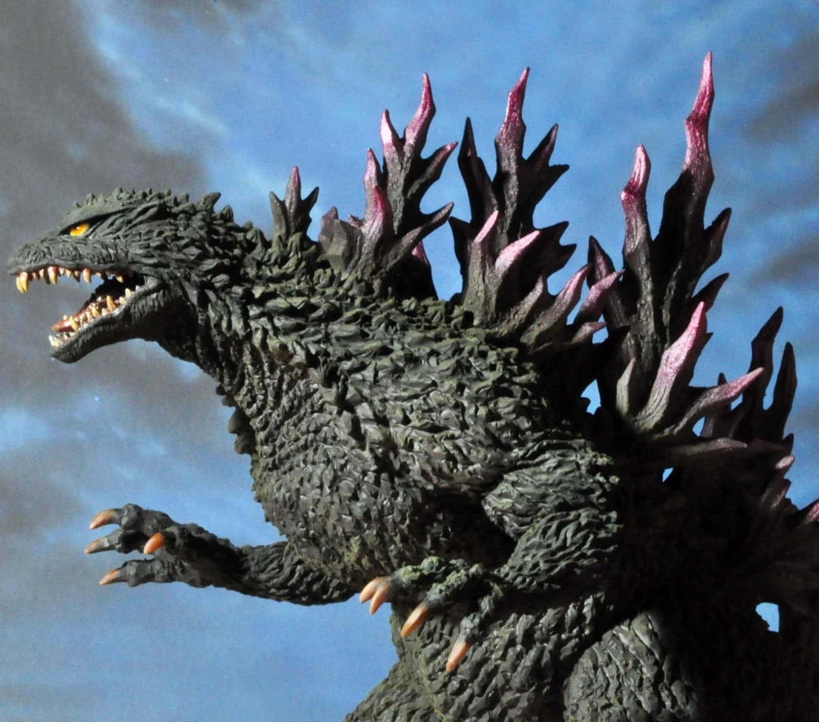 Caption: Godzilla 2000 Roaring in the City Wallpaper