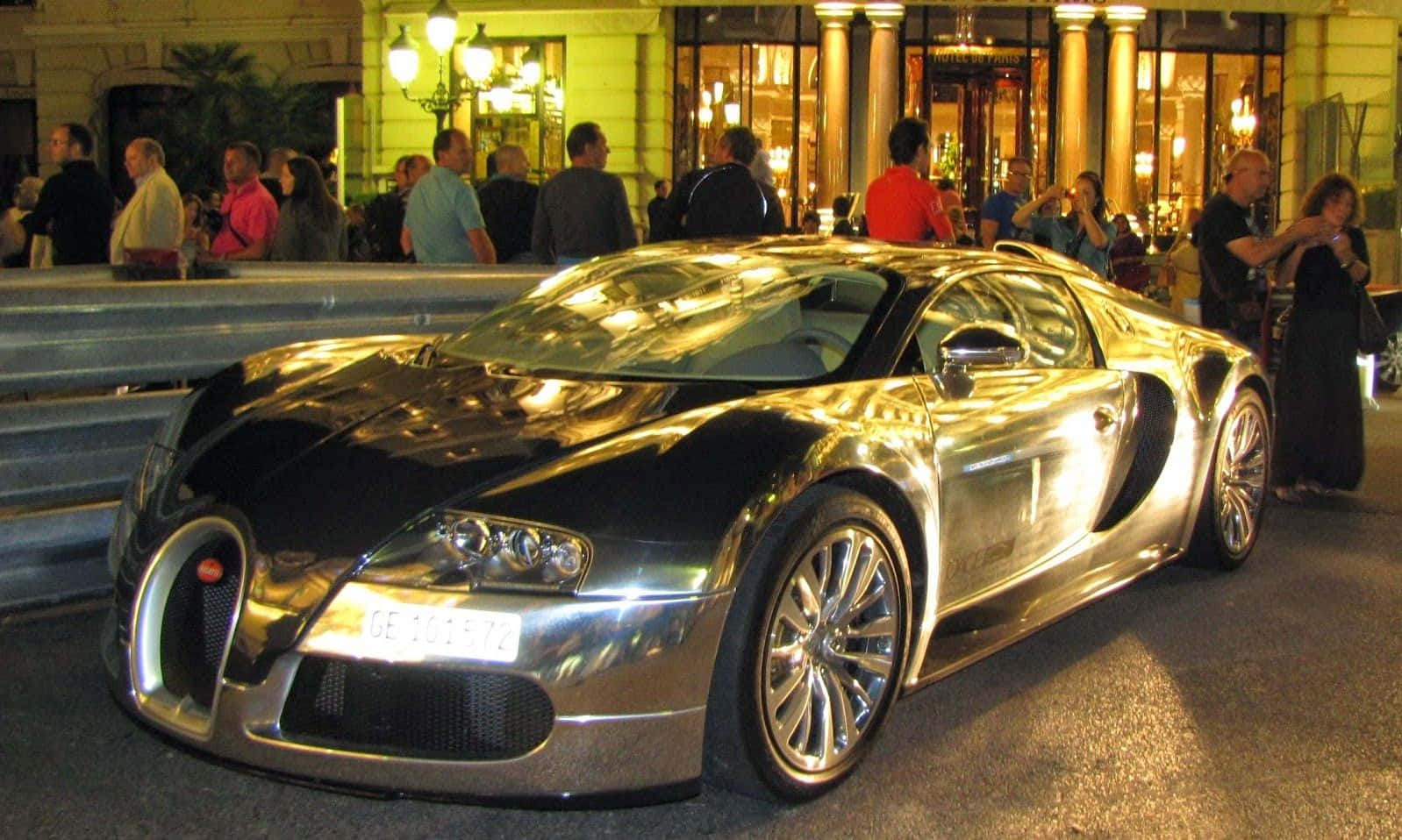 Skinnendelysende Som En Gold Bugatti Veyron. Wallpaper