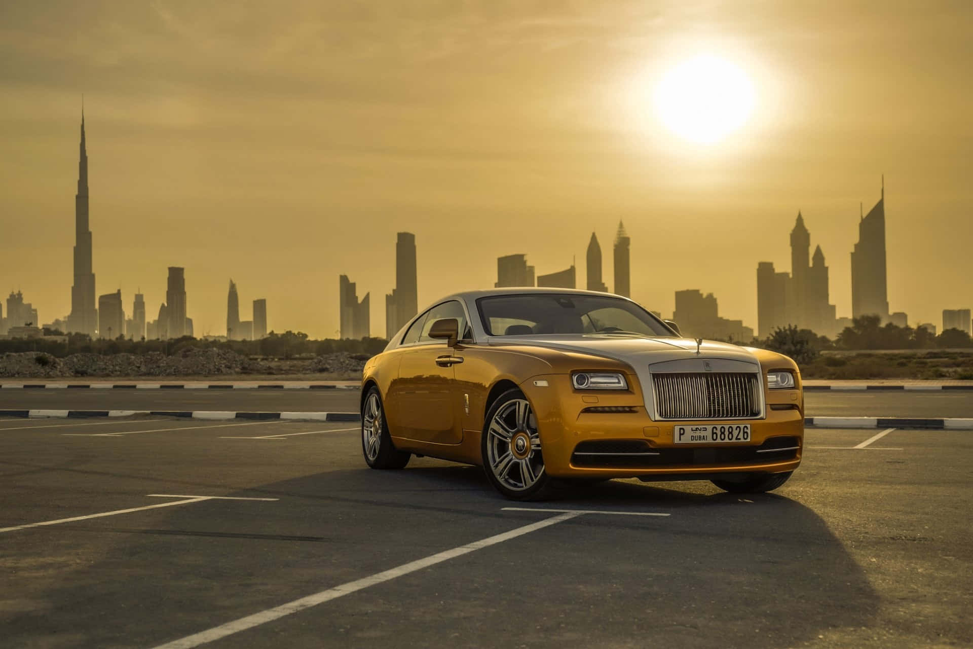 Rolls Royce Gold Cars In Dubai Wallpaper