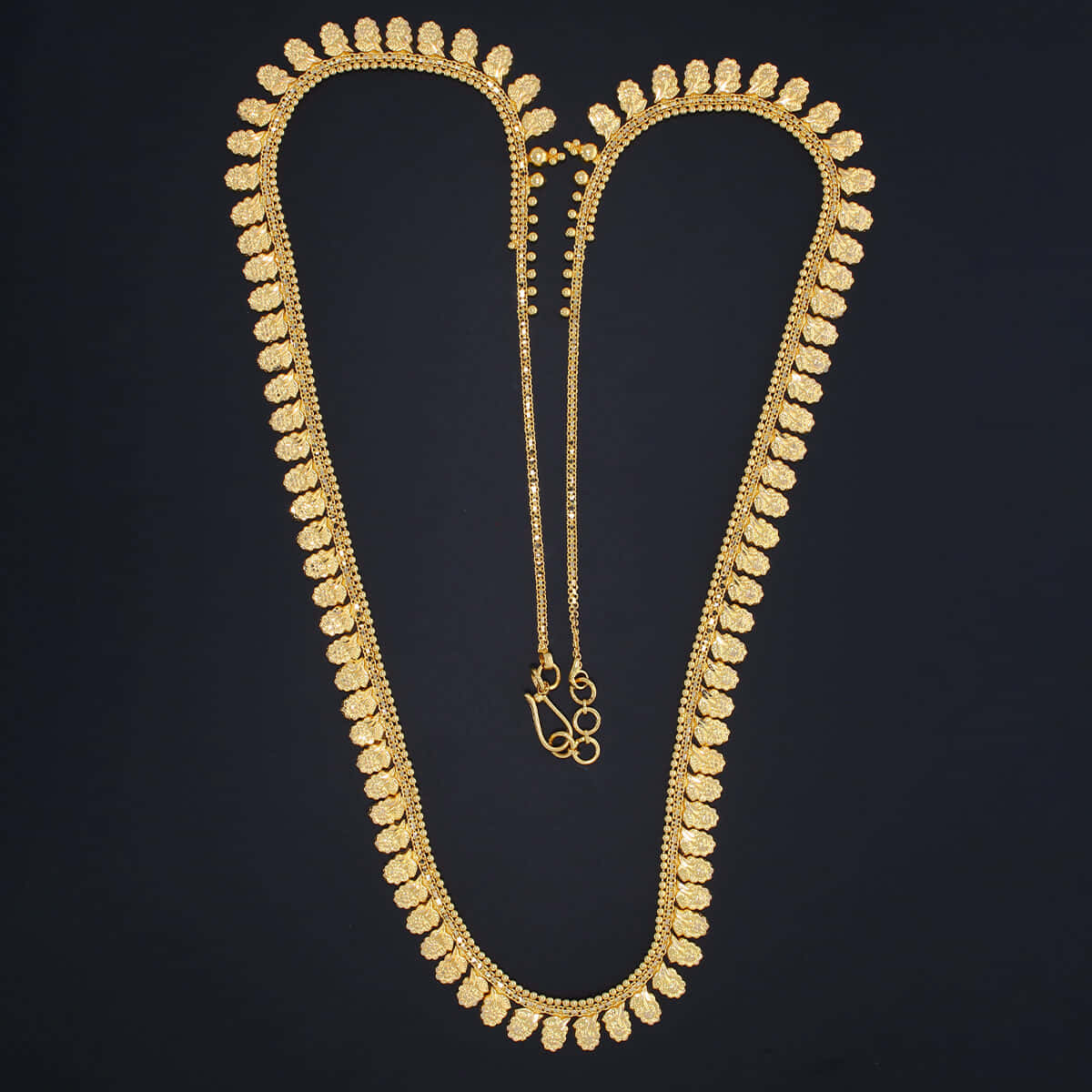 "Accessorize in Style with this Gold Chain" Wallpaper