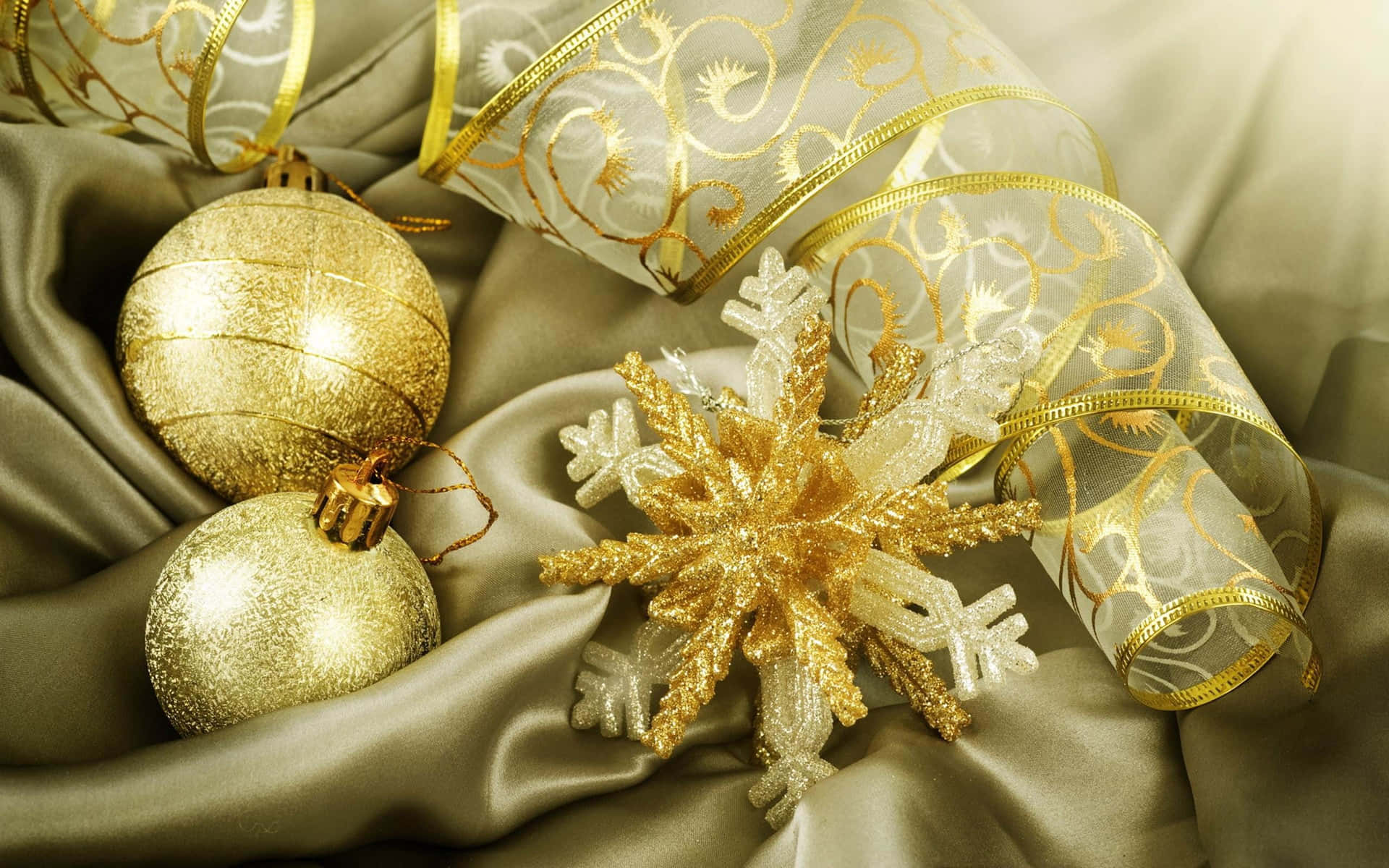 Celebrate this Christmas season in style with a luxurious gold background.
