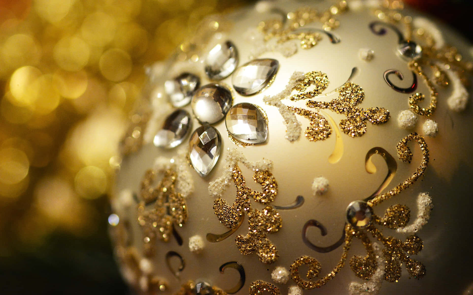 Capture the Joy and Magic of a Gold Christmas