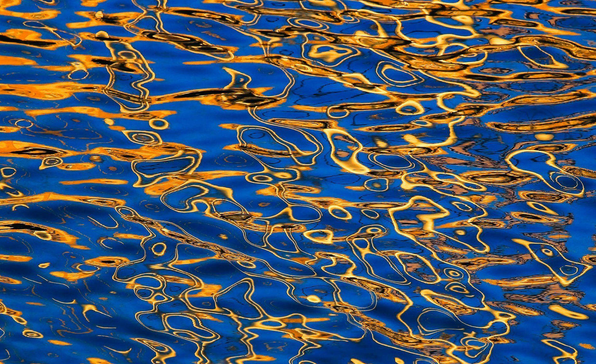 Gold-colored Rippling Effect Wallpaper