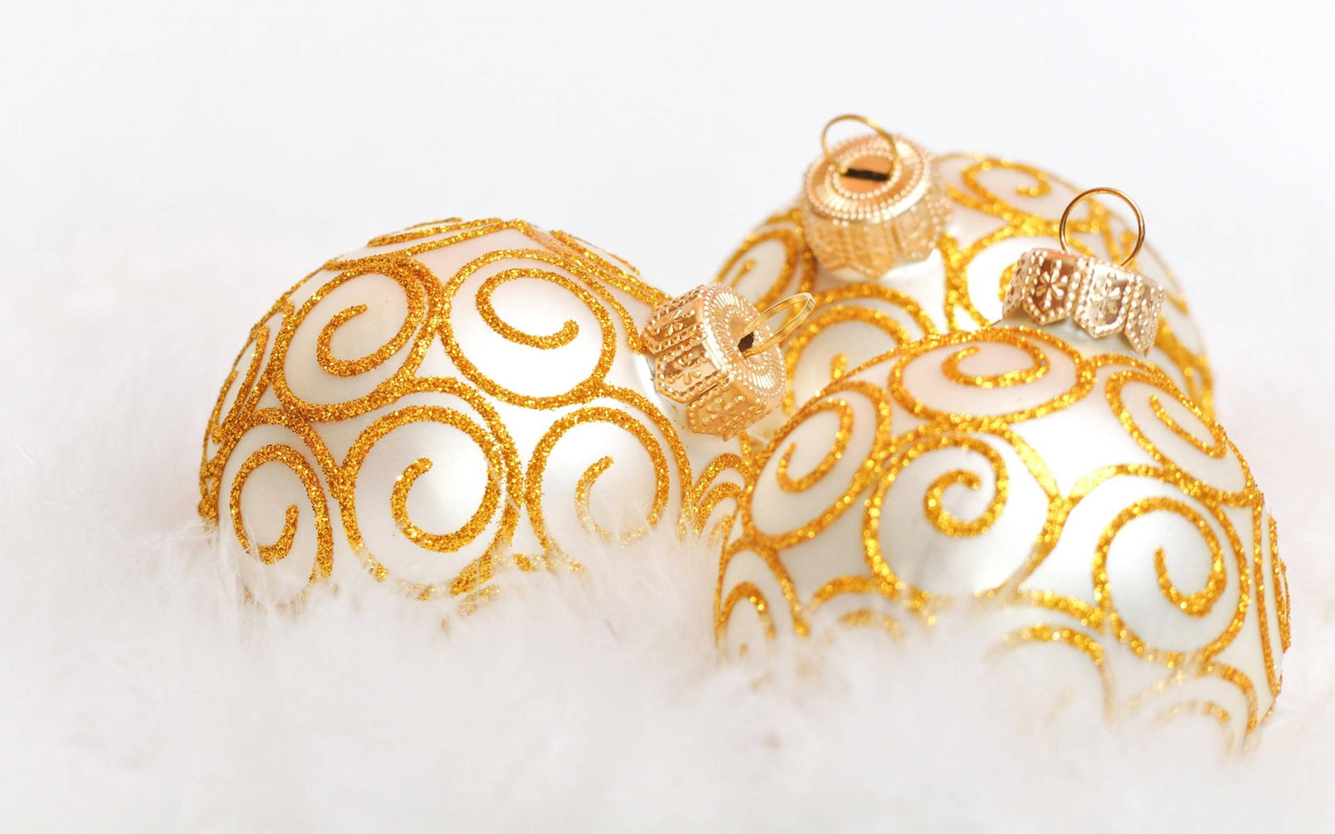 Gold Decorative Christmas Balls Wallpaper