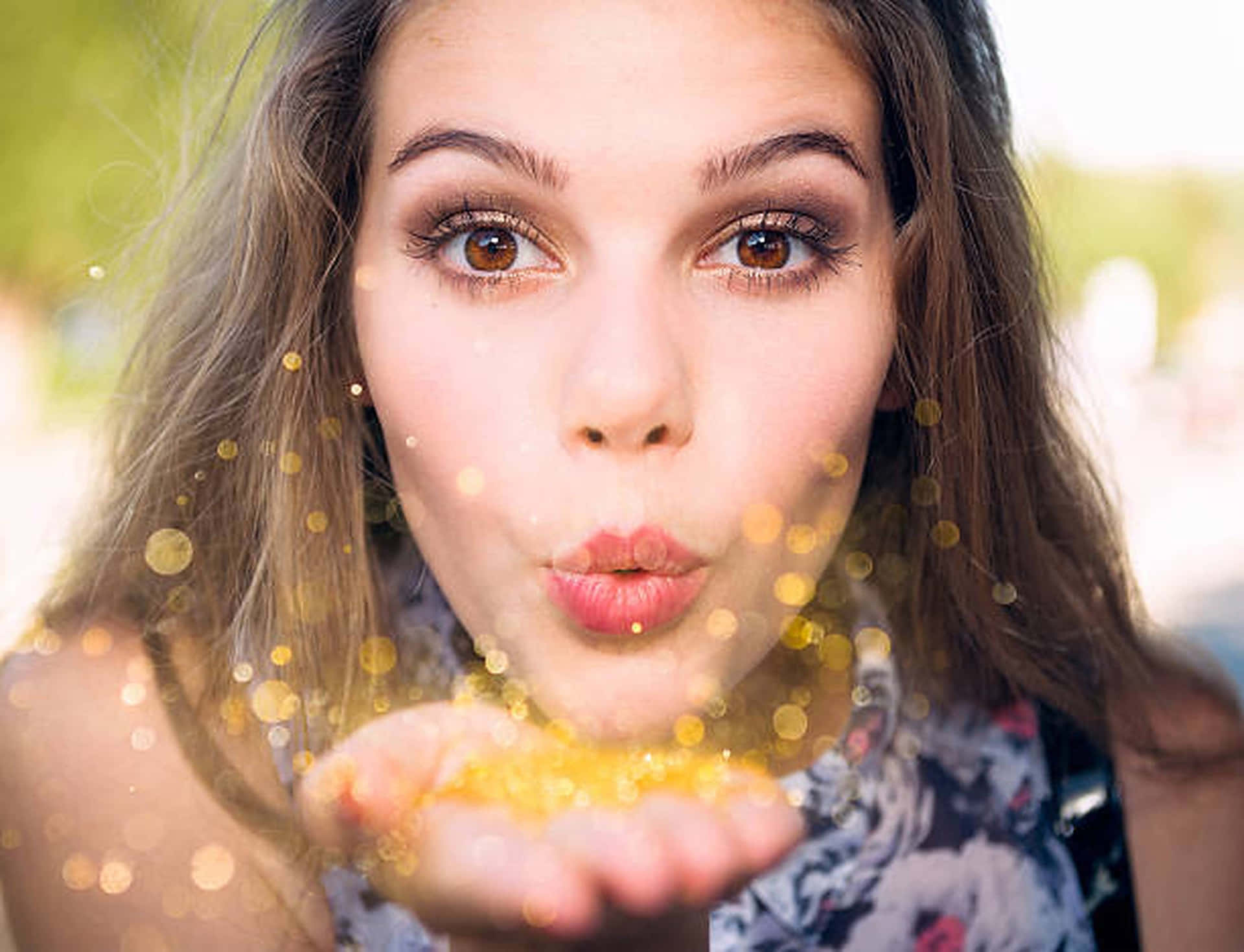 A Girl Blowing A Kiss With Gold Glitter Wallpaper