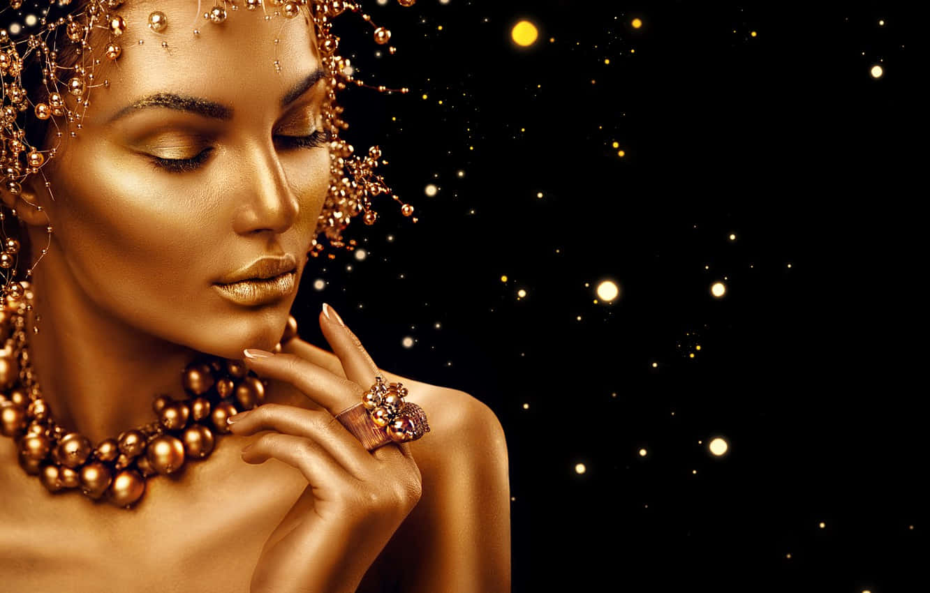 Shimmering Gold Eyelash Glamour Wallpaper