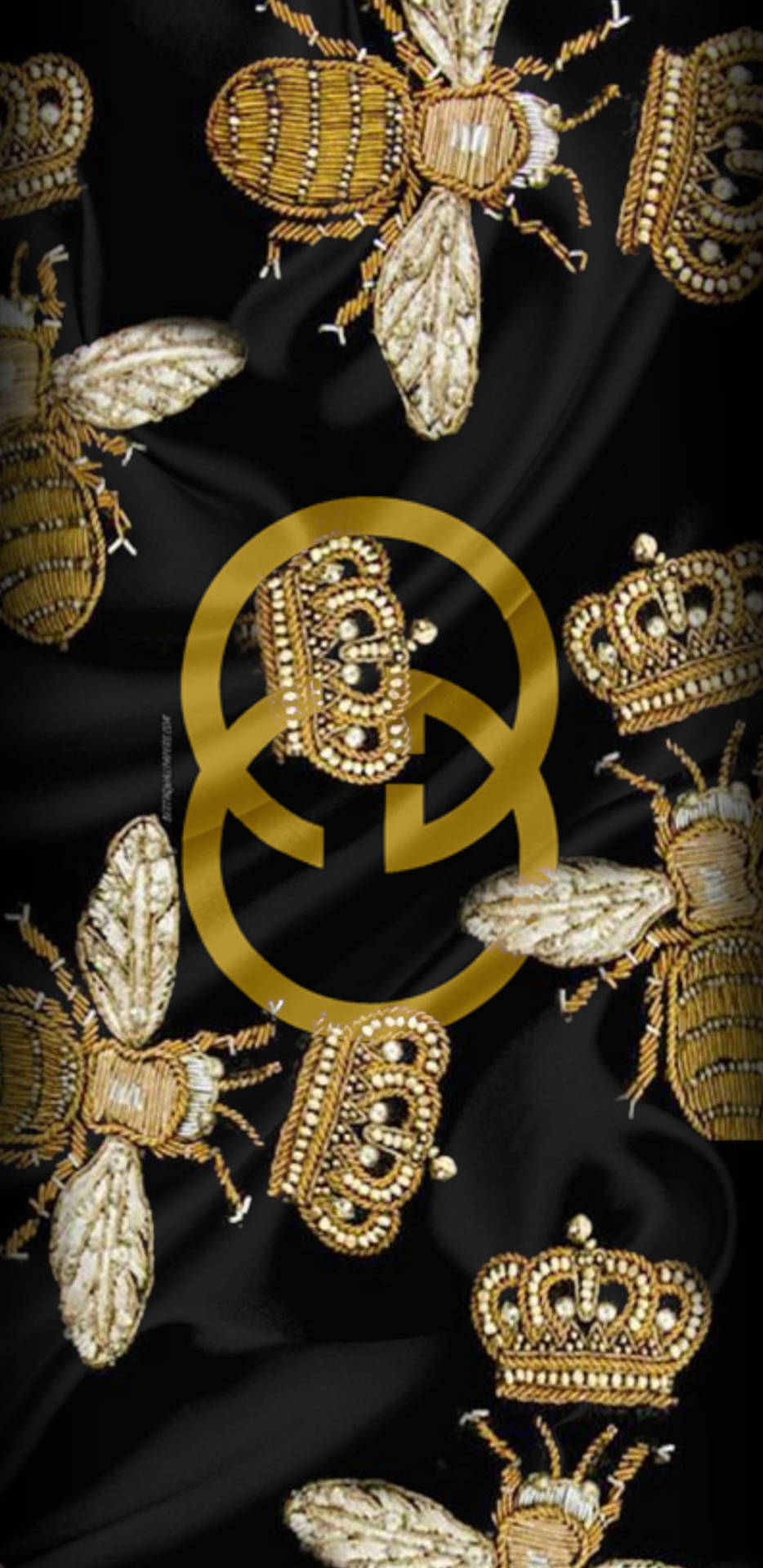 Goldenesgucci-muster Mit Krone Und Bienen Wallpaper