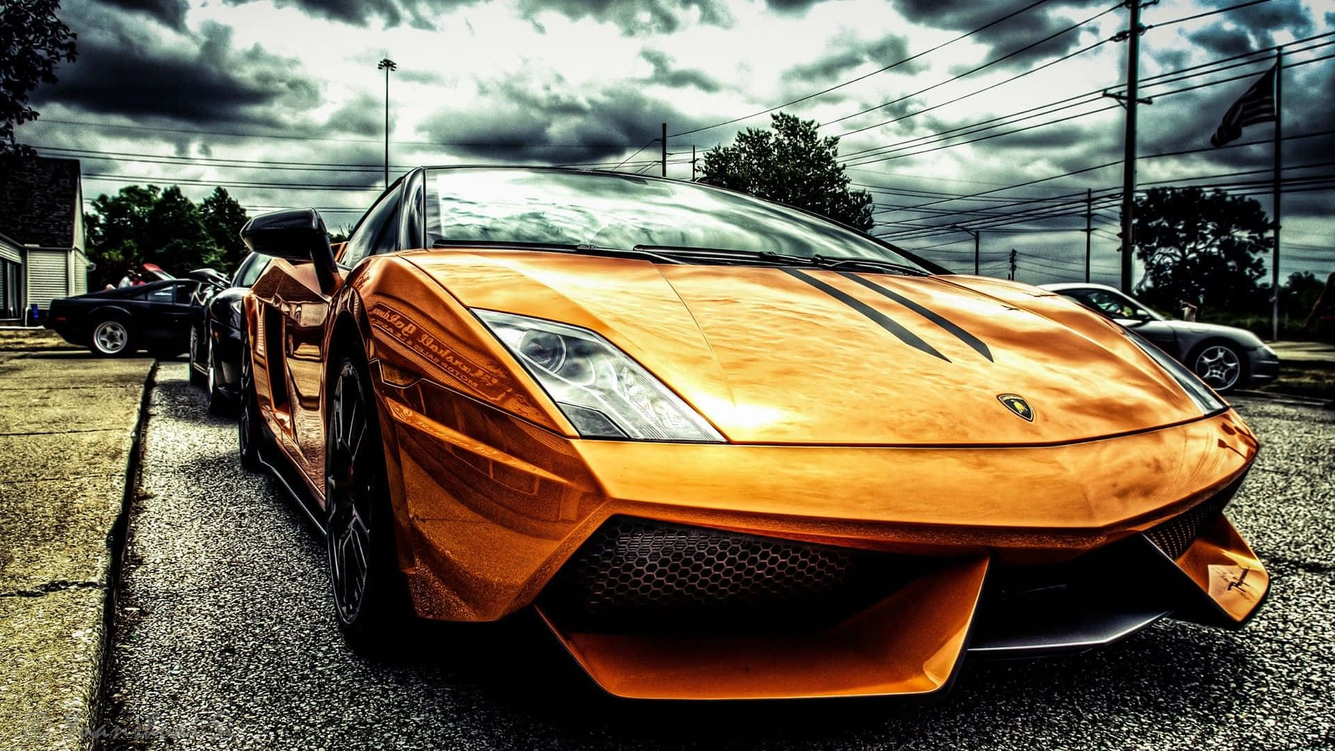 Eingoldener Lamborghini Sticht Auf Der Straße Hervor. Wallpaper