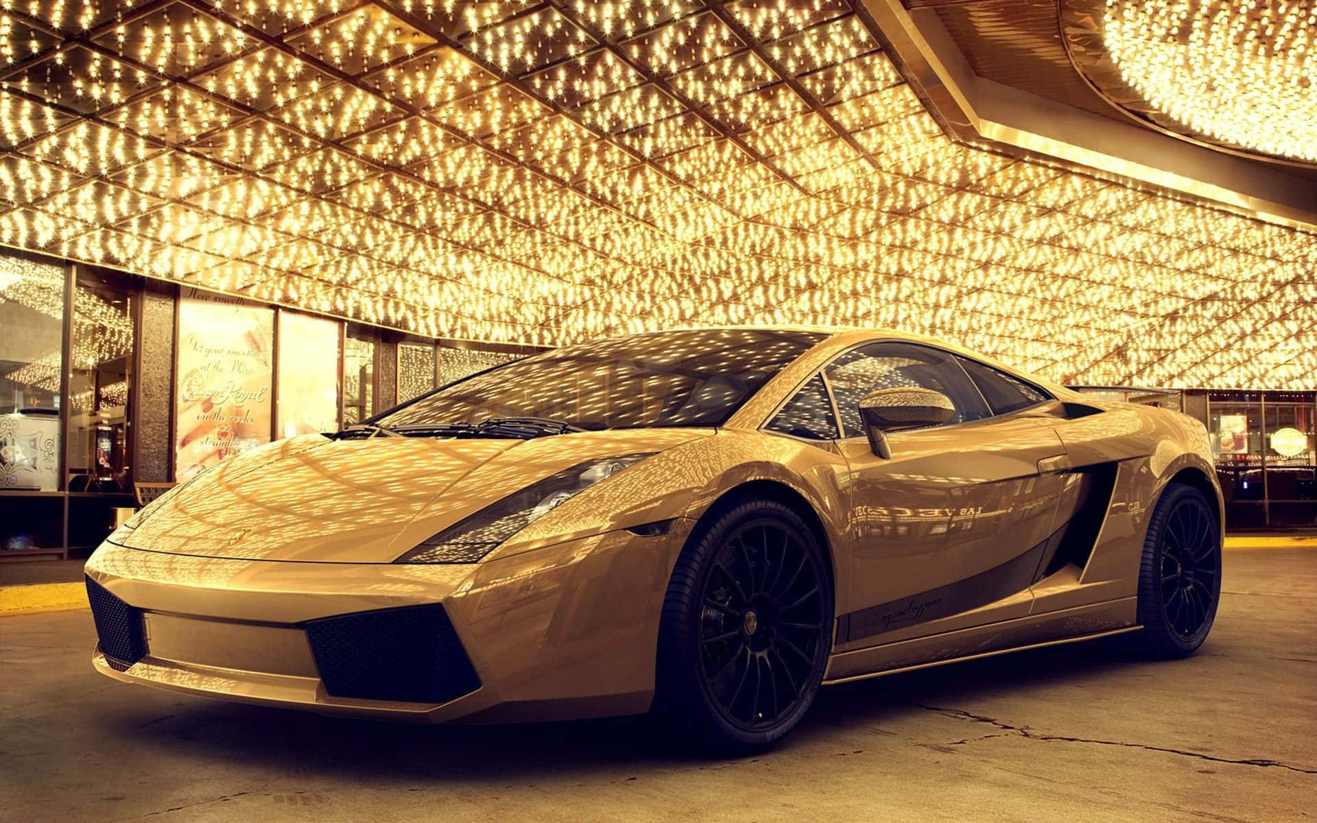 Uppleven Touch Av Lyx Med Denna Guldiga Lamborghini Som Bakgrundsbild Till Din Dator Eller Mobiltelefon. Wallpaper