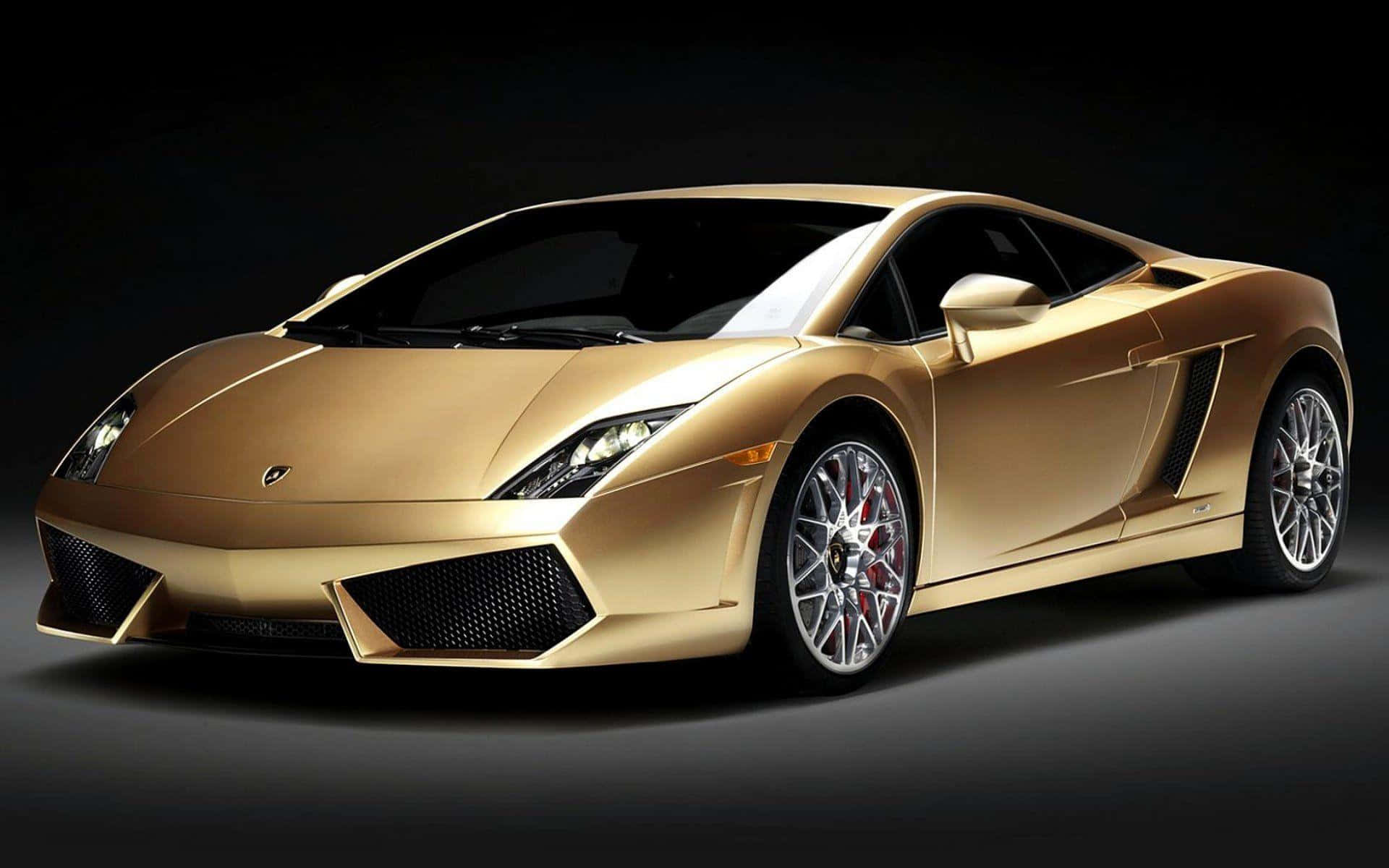 Gør et udsagn med den strålende guld Lamborghini tapet. Wallpaper