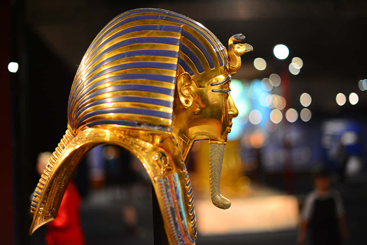 Gold-painted Tutankhamun Mask Egyptian Museum Wallpaper