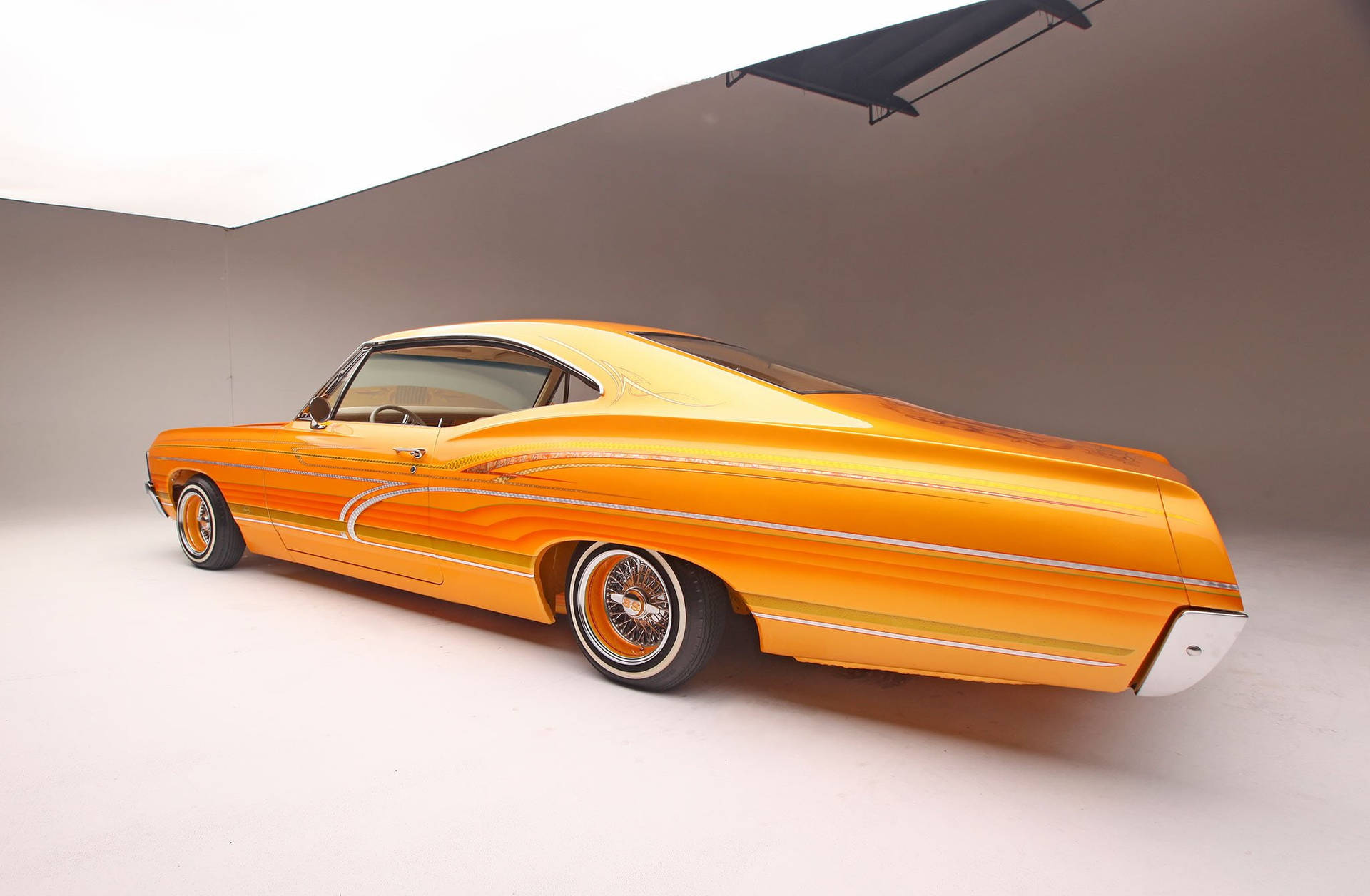Goldenerchevrolet Impala 1967 Wallpaper