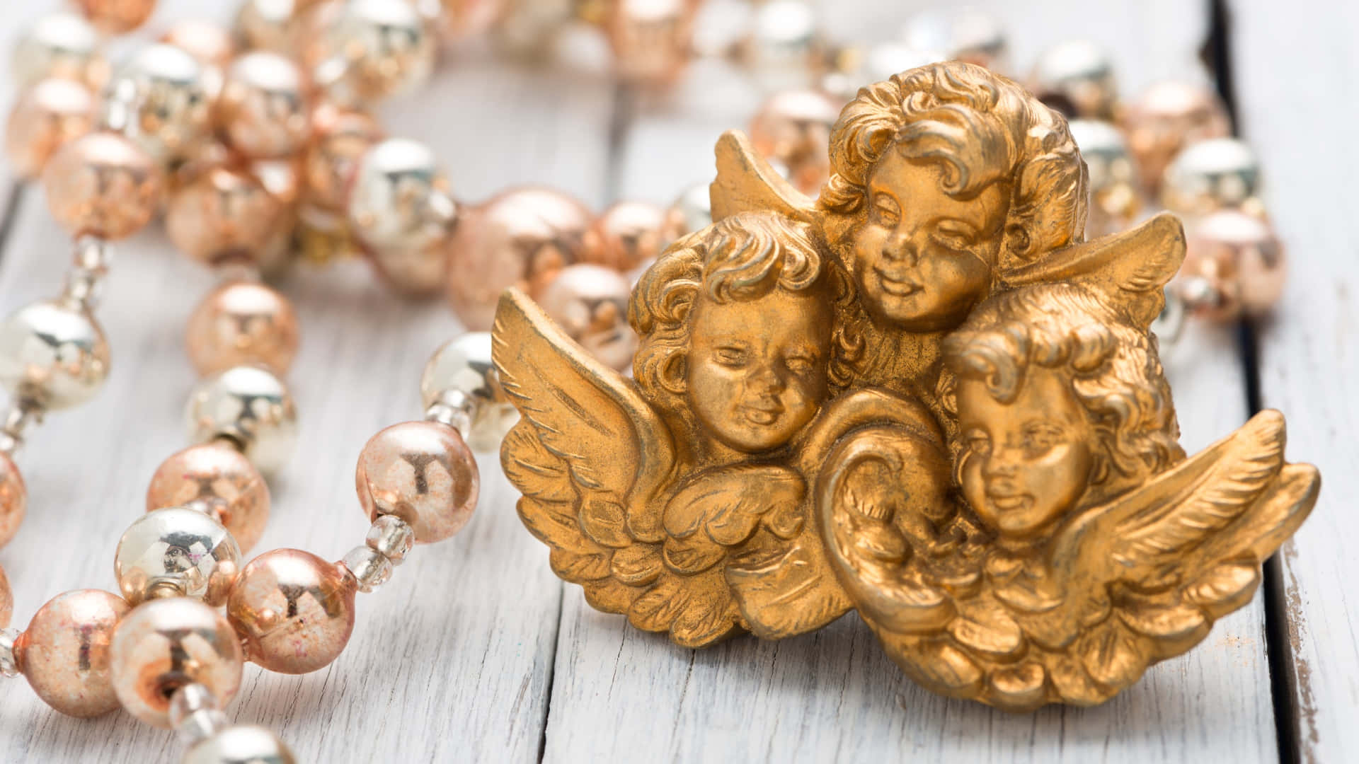 Golden Christmas Angels Wallpaper