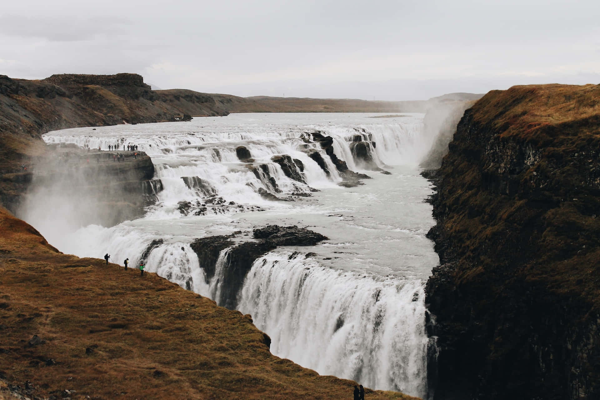Cascadade Gullfoss, Las Cataratas De Oro En El Suroeste De Islandia. Fondo de pantalla