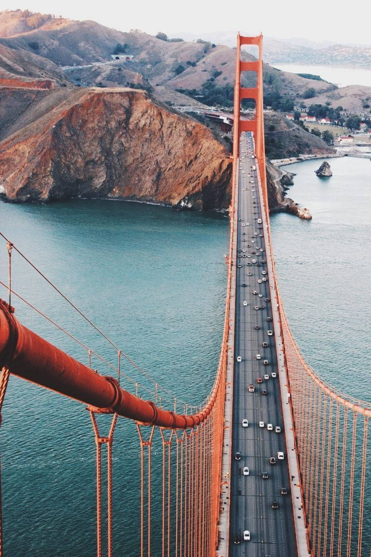 Experience the majestic beauty of the Golden Gate Bridge Wallpaper