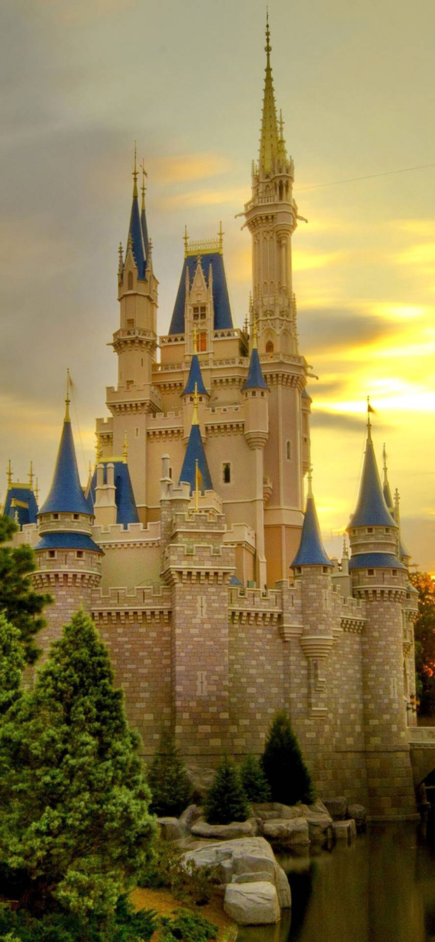 Horadourada Do Castelo Da Disney. Papel de Parede