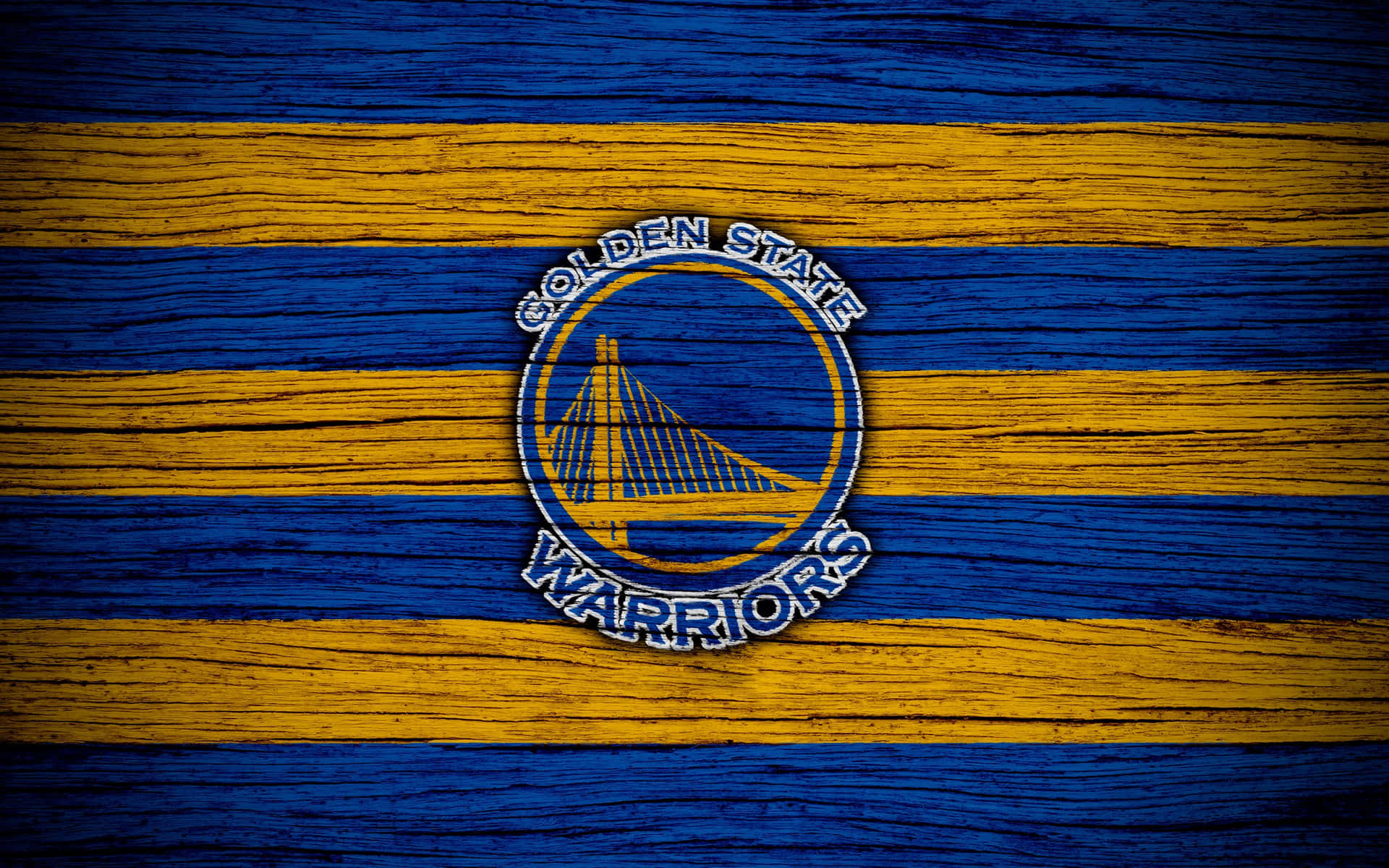 Logotipode Golden State Warriors Sobre Superficie De Madera A Rayas. Fondo de pantalla