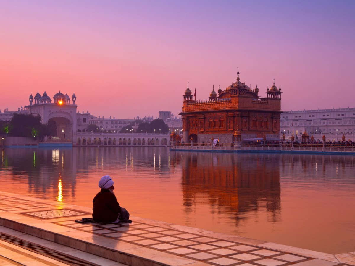 Stunning view of the Golden Temple at dusk