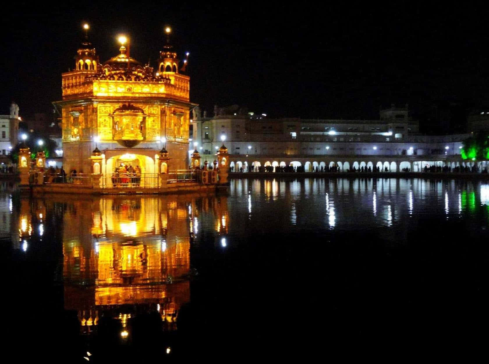 Enchanting view of the Golden Temple at dusk