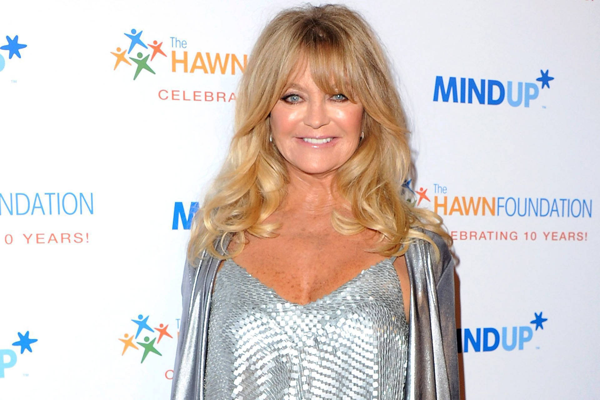 Goldie Hawn Actress Silky Dress Wallpaper