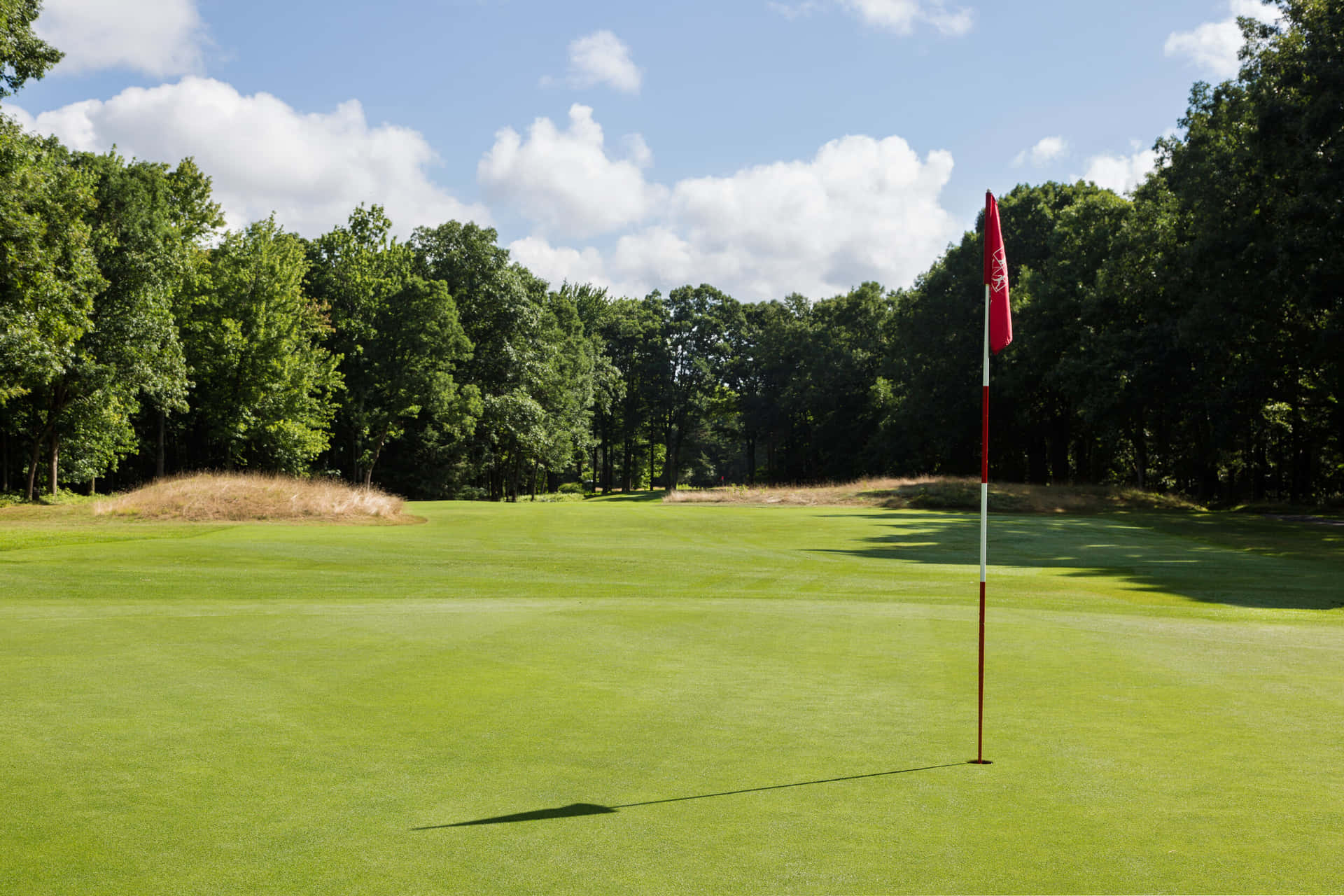 Campoda Golf Perfettamente Curato In Una Giornata Soleggiata D'estate
