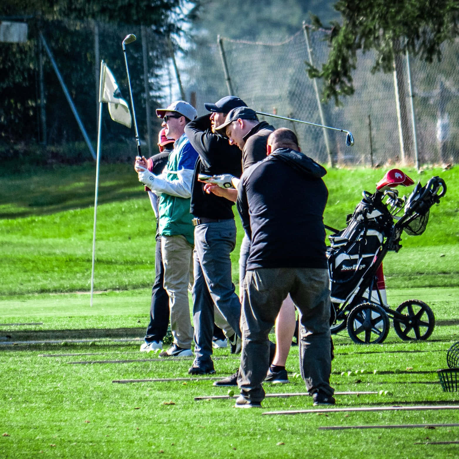 Bijschrift: Adembenemend Golf Groen Landschap Achtergrond