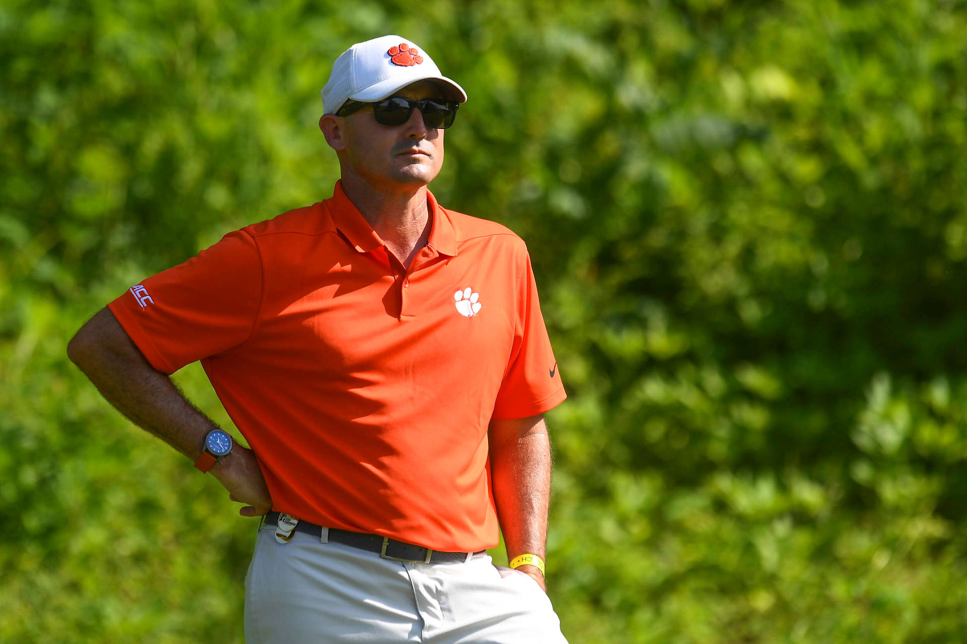 Golfer Jonathan Byrd In Orange Wallpaper
