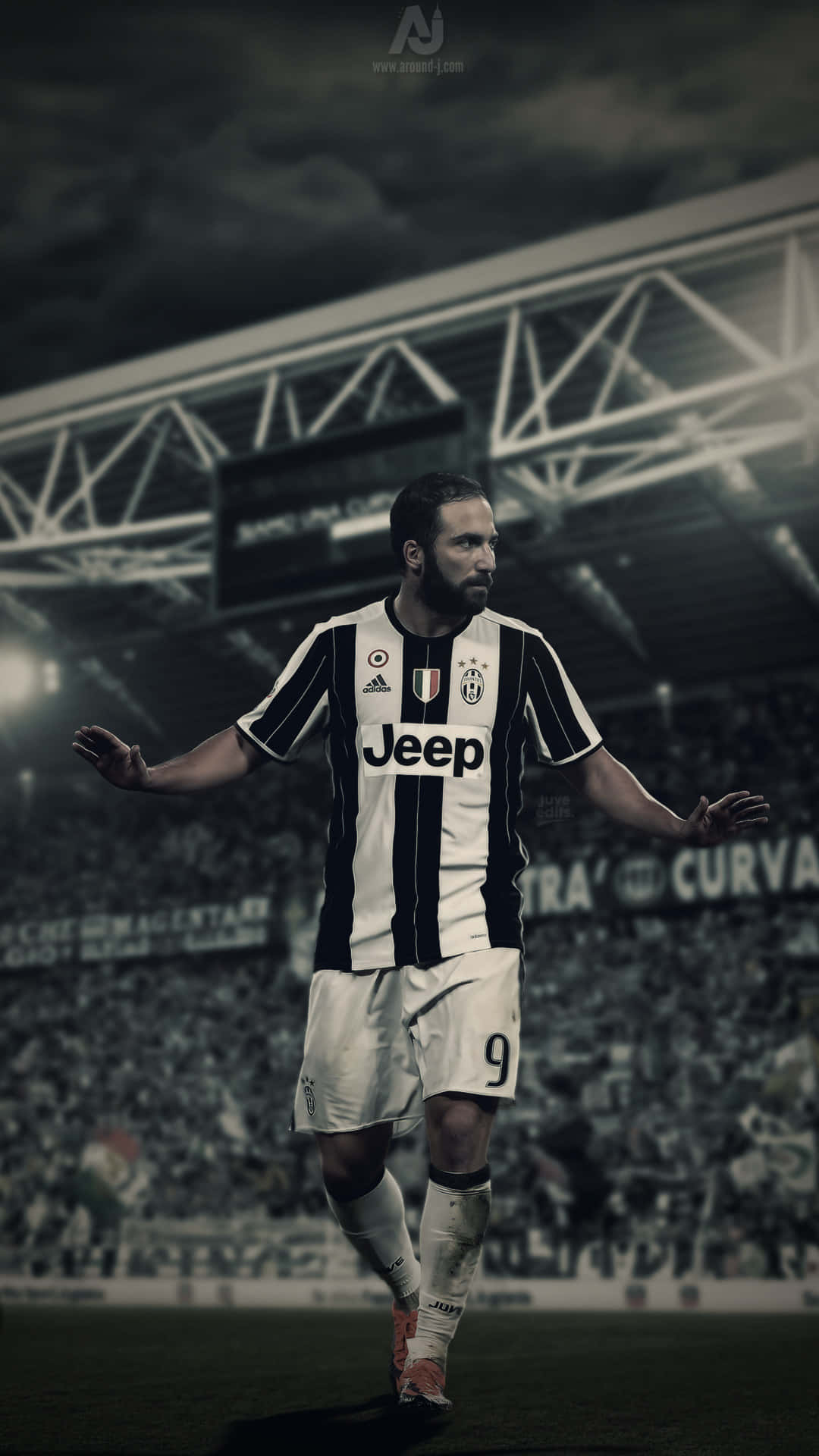 Gonzalohiguain Juventus Pose Candid Shot (gonzalo Higuain I En Avslappnad Pose På Juventus-klubben) Wallpaper