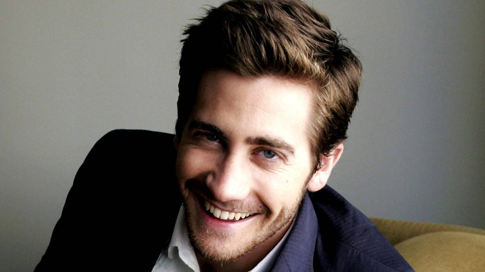 Gorgeous Actor Jake Gyllenhaal Wallpaper