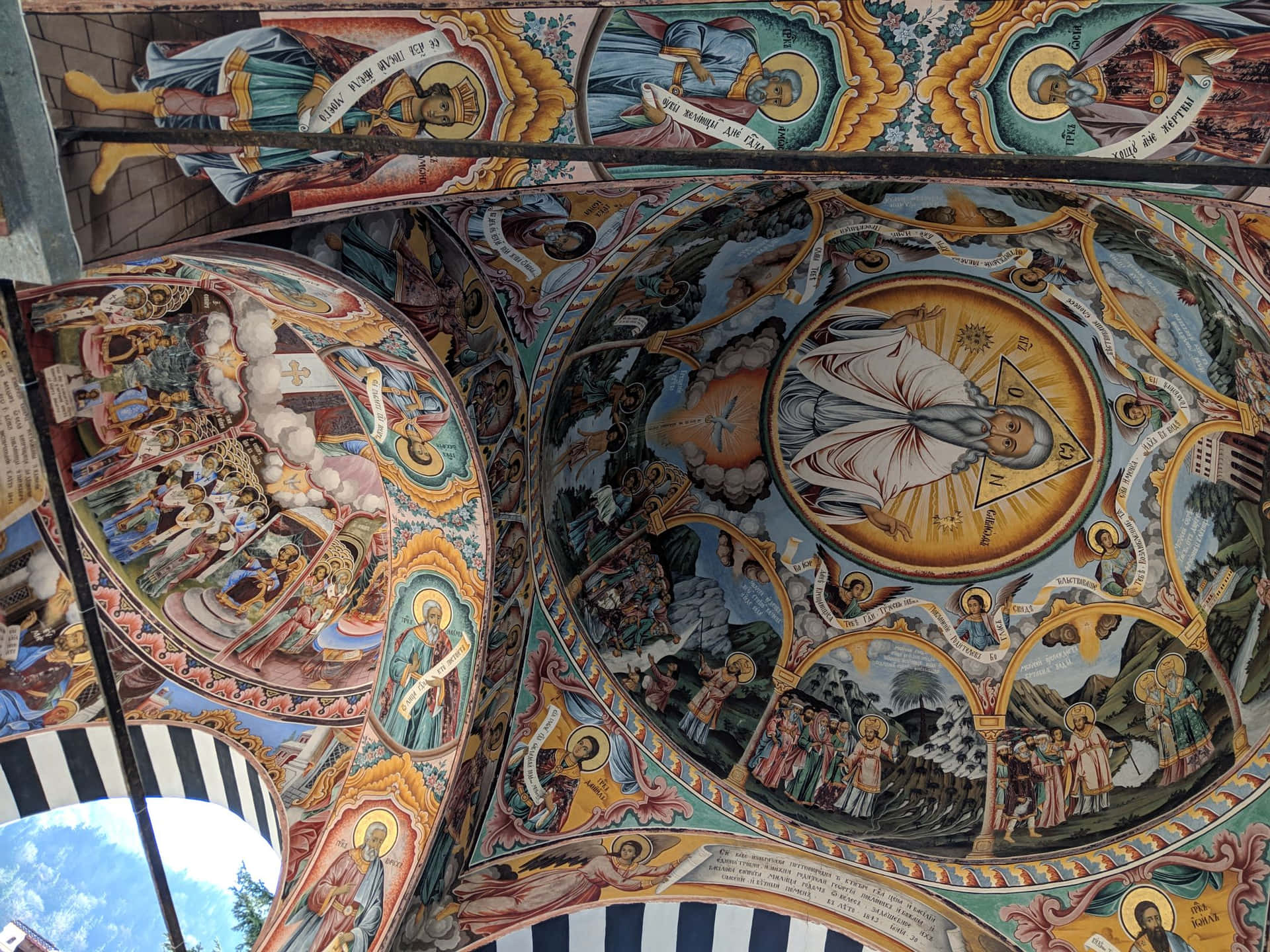 Smukt Loft Af Rila Klosteret Detaljeret Tapet Wallpaper