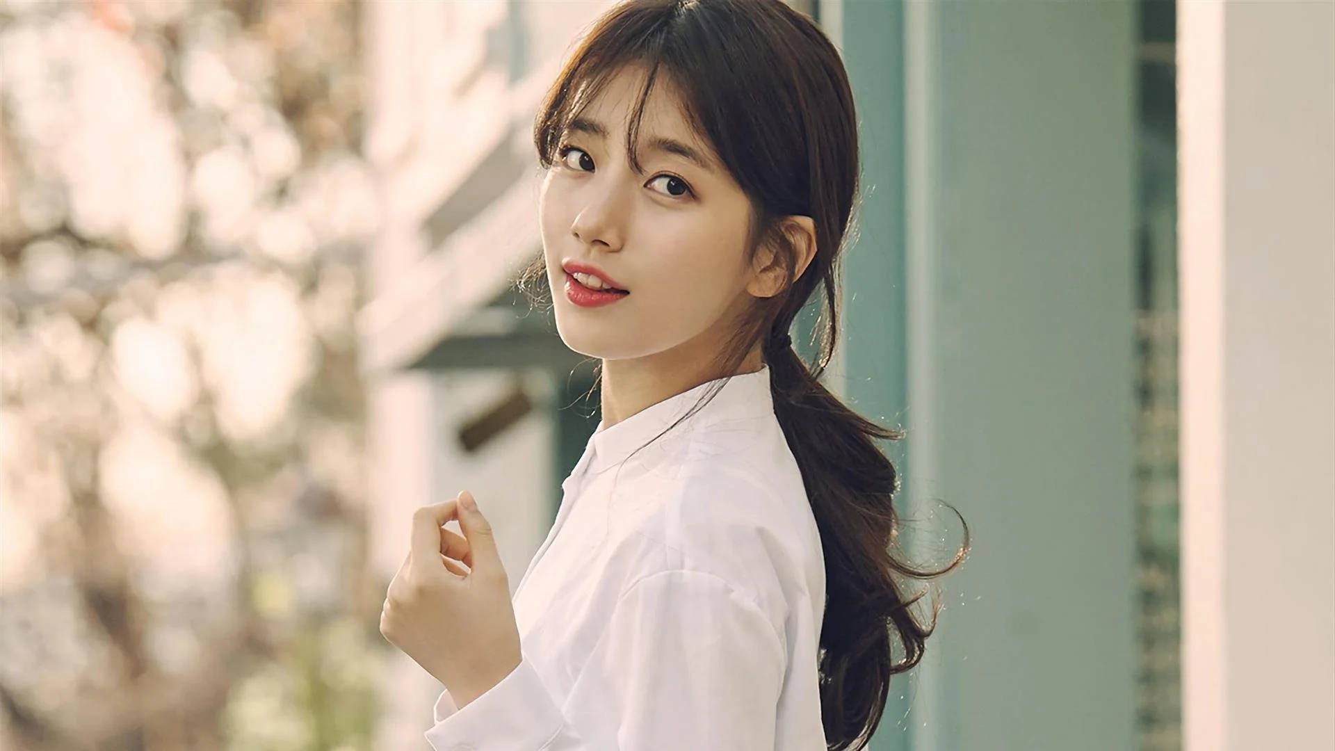 Download Gorgeous Korean Celebrity Bae Suzy Wallpaper 