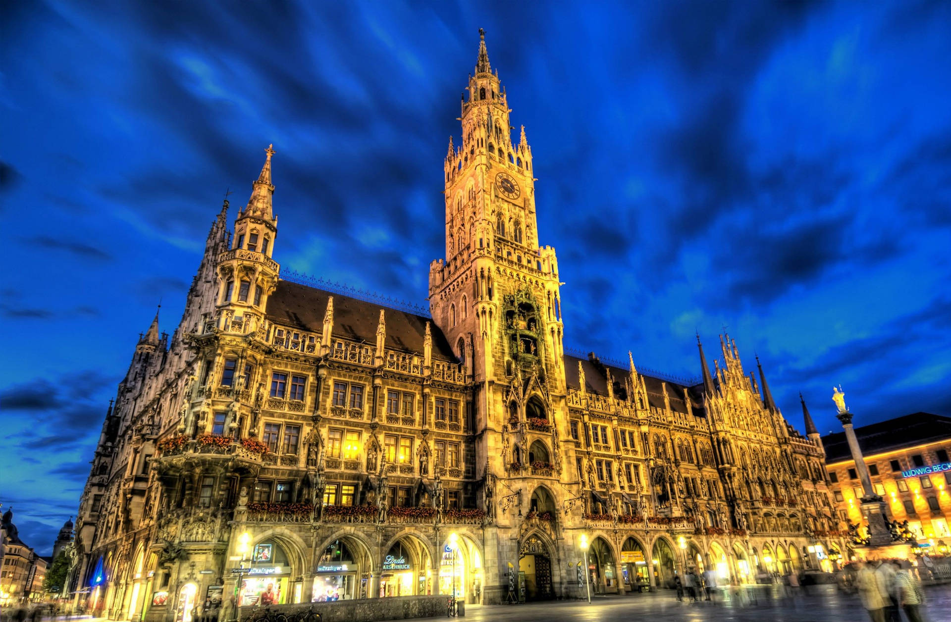 Gothic Town Hall In Munich Picture
