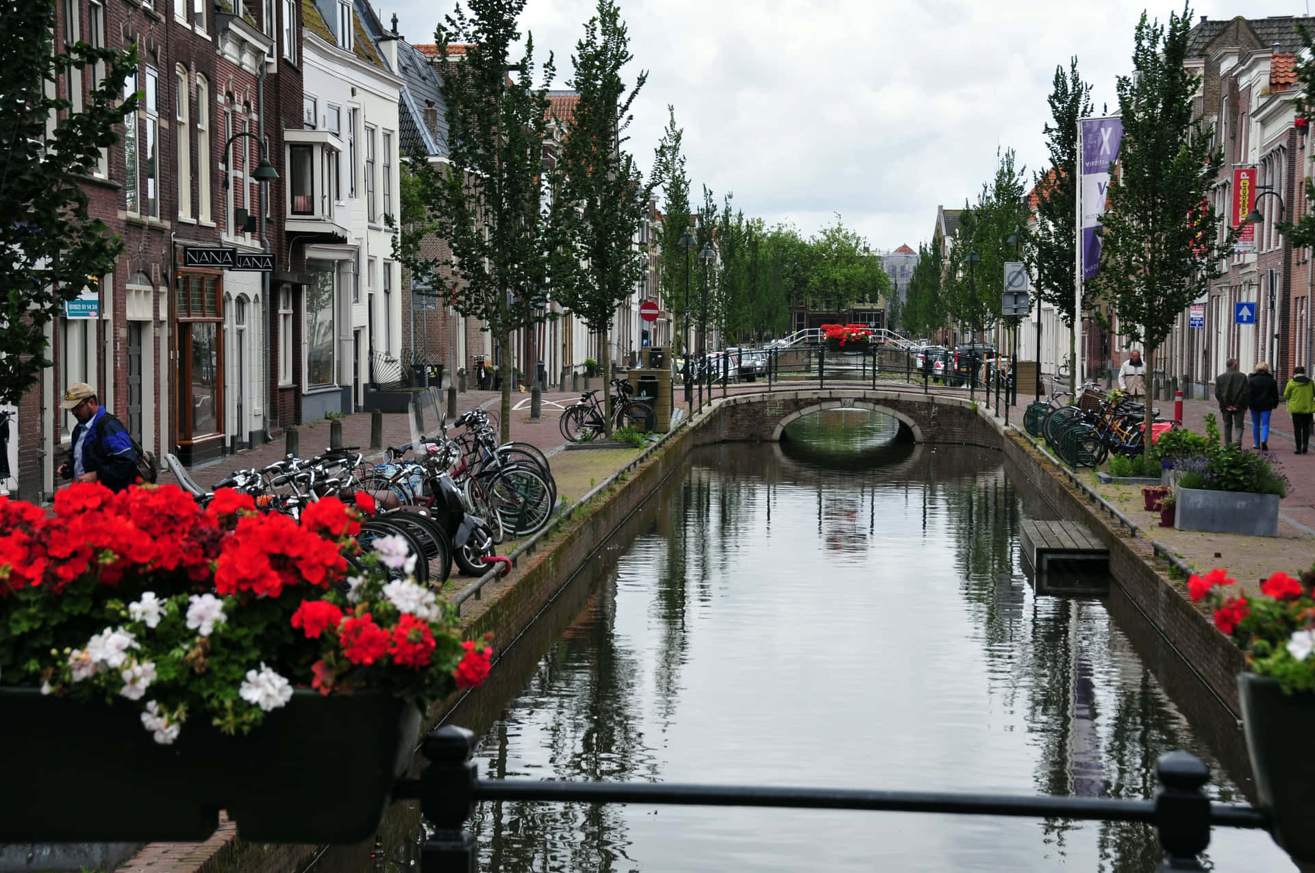 Gouda Canal Street Scene Netherlands Wallpaper