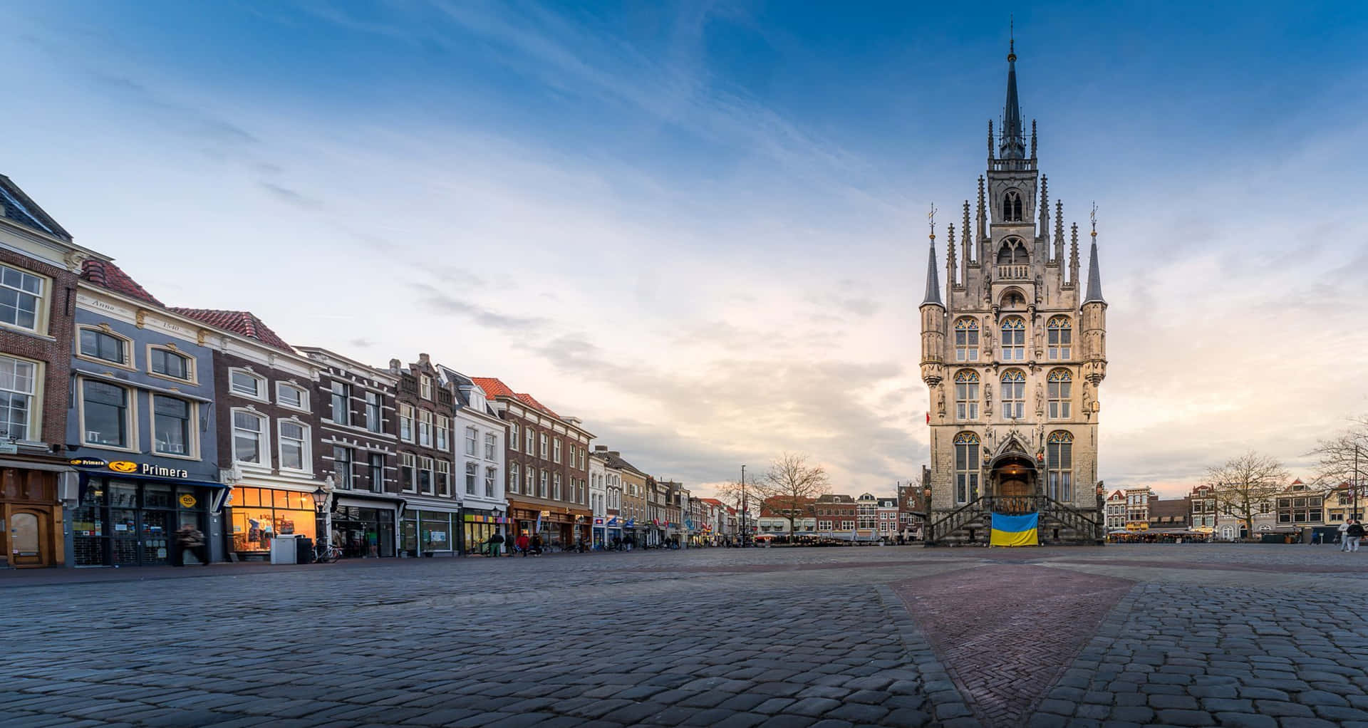 Gouda Market Squareand Historic City Hall Wallpaper