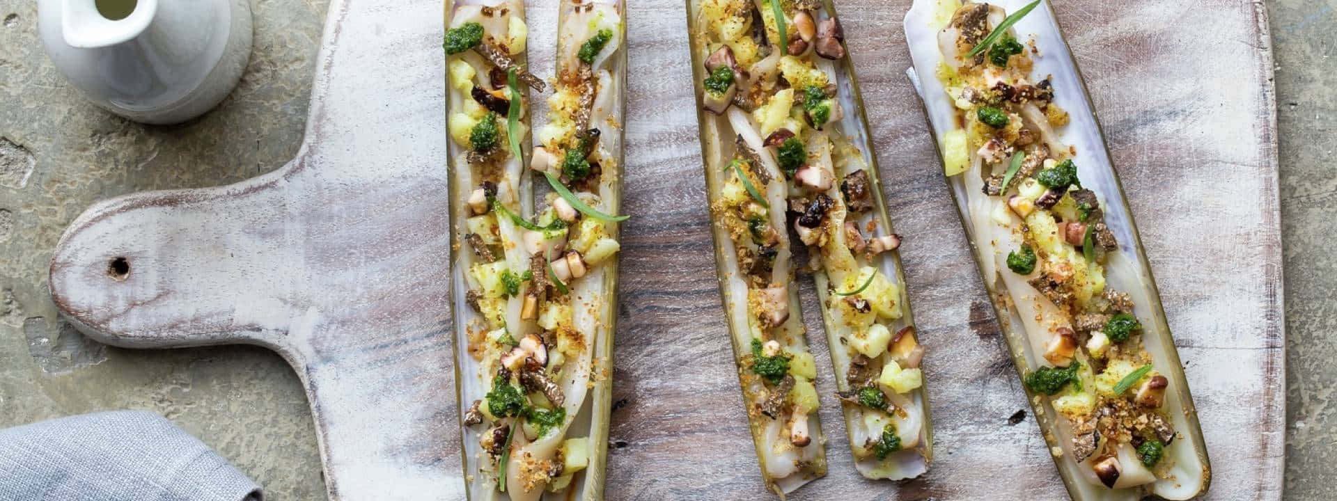 Gourmet Razor Clam Dishon Board Wallpaper