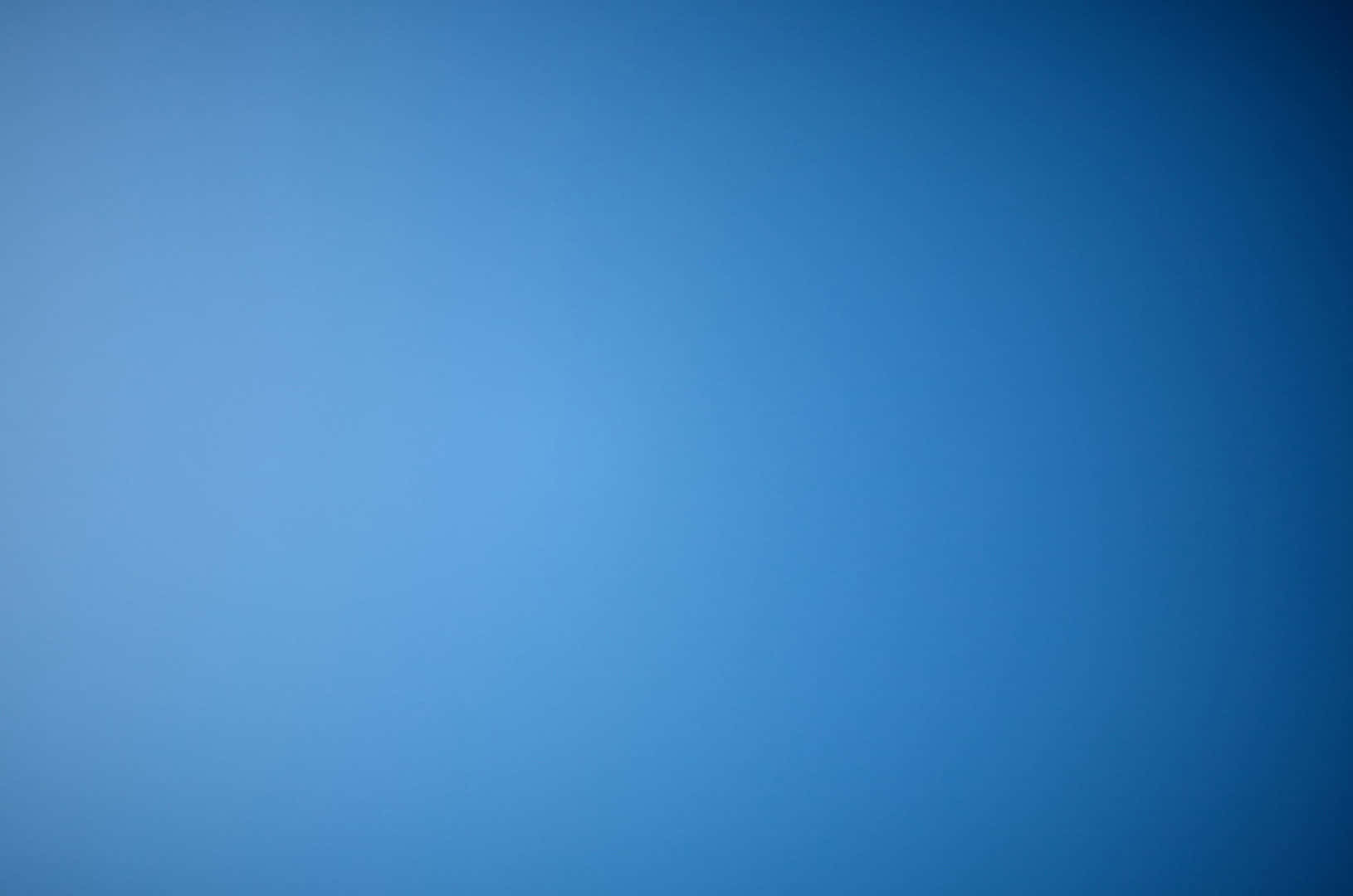 Uncielo Azul Con Un Avión Blanco Volando En El Cielo
