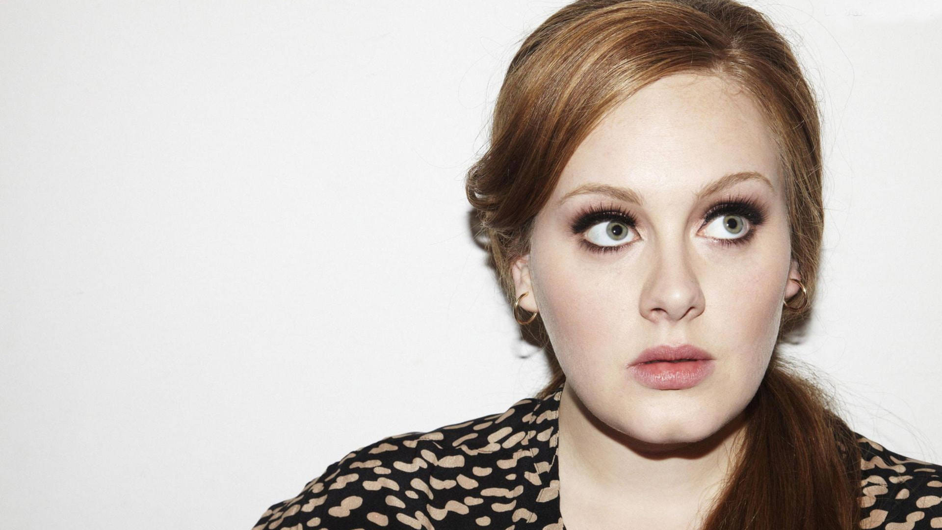 Grammy Awardee Singer Adele Wallpaper