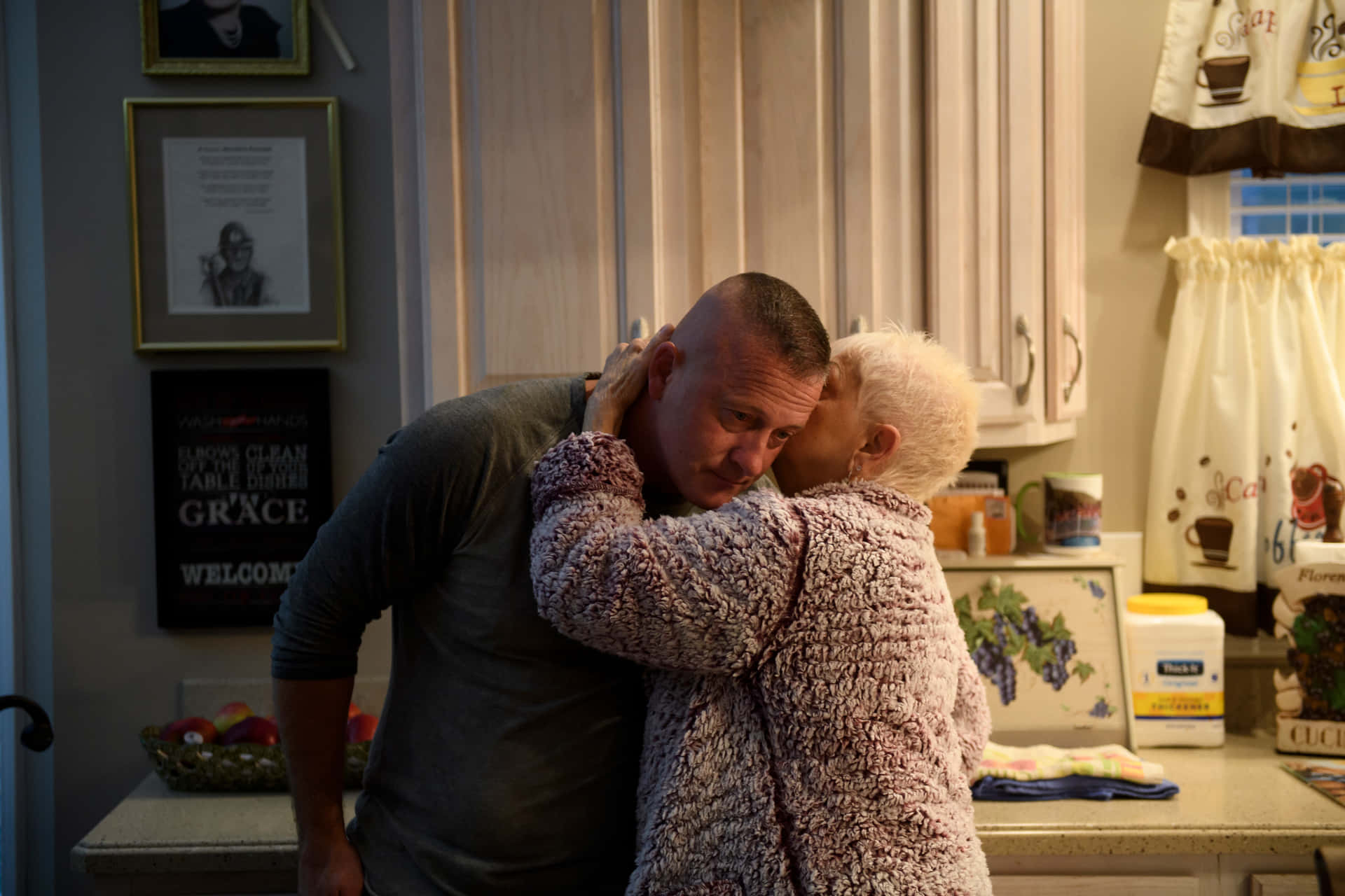 Grandma Kissing Richard Ojeda Wallpaper