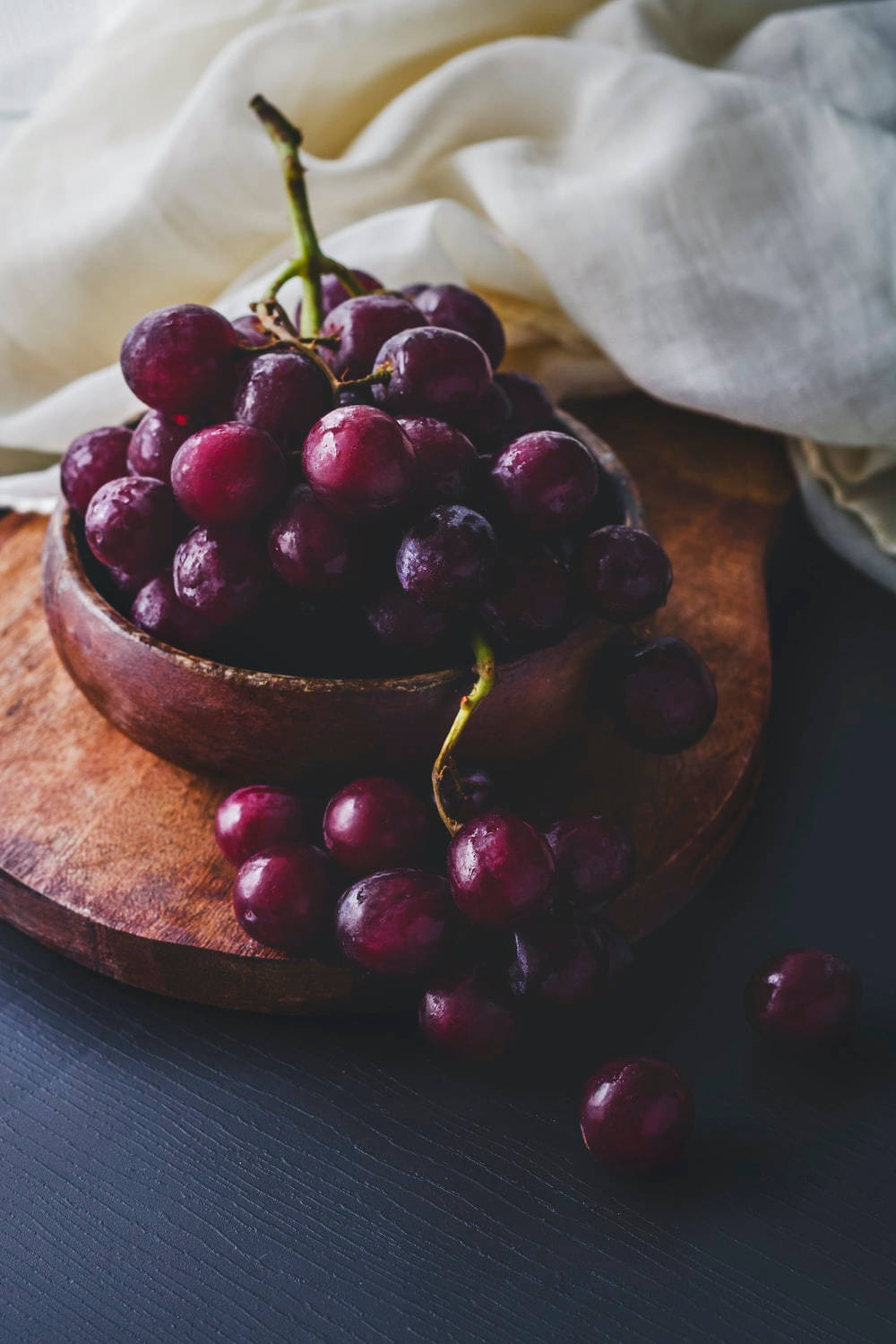 Grapes On Wooden Bowl Wallpaper