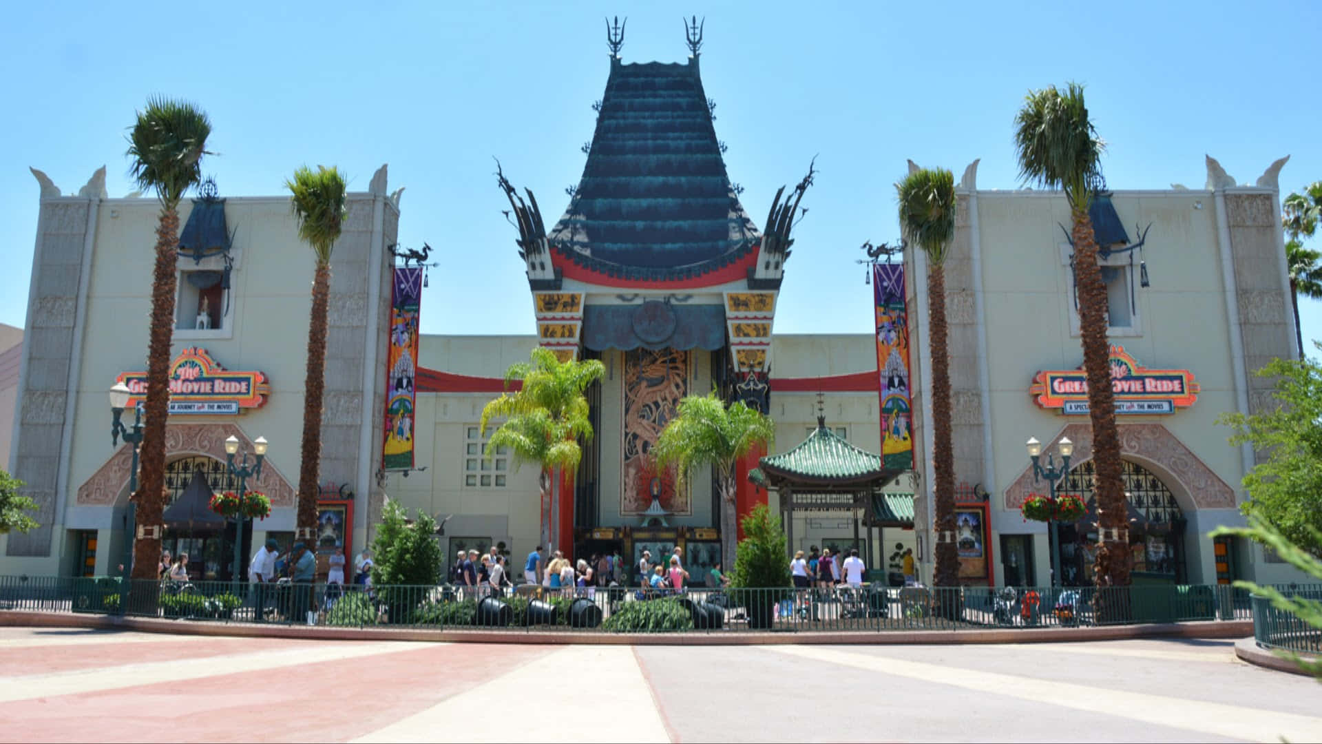 Graumans Chinese Theatre With Palm Trees Wallpaper