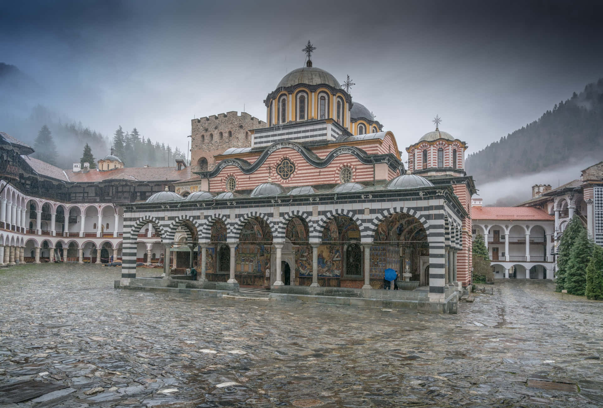 Exteriordel Monasterio De Rila En Estética Gris Fondo de pantalla