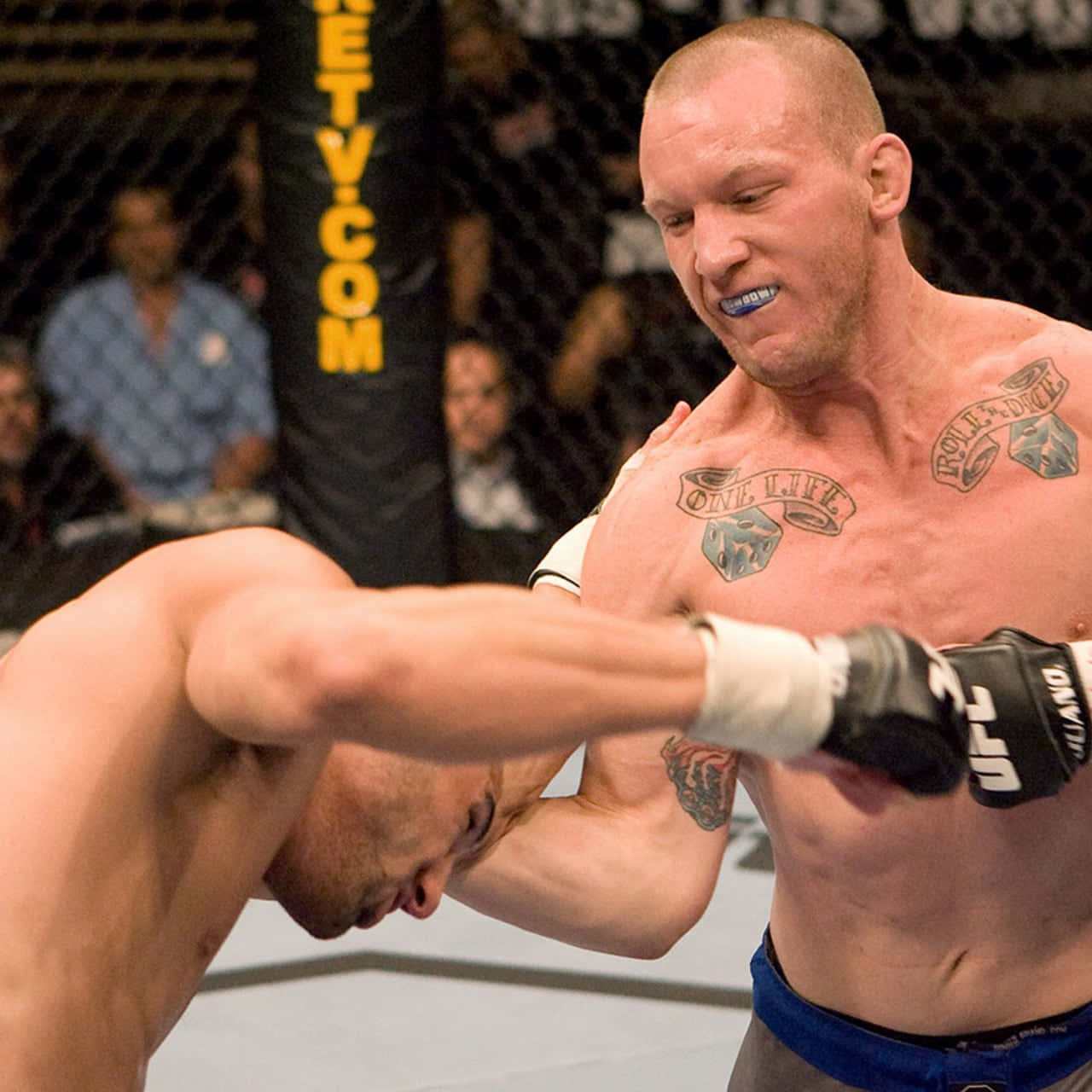 Grå Maynard slå sin modstander i UFC Wallpaper