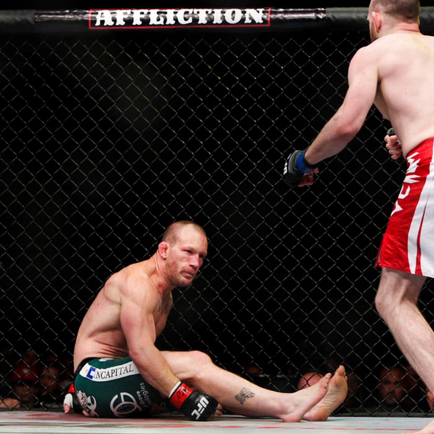 Grå Maynard UFC-kamp besejredes i grafisk tapet Wallpaper