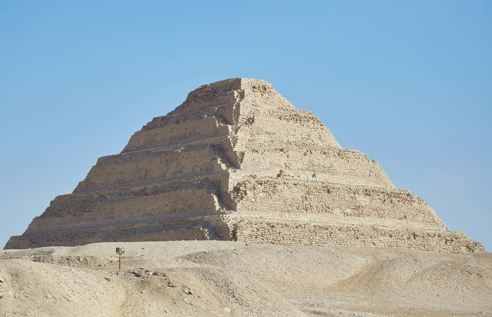 Gray Saqqara Pyramid Wallpaper